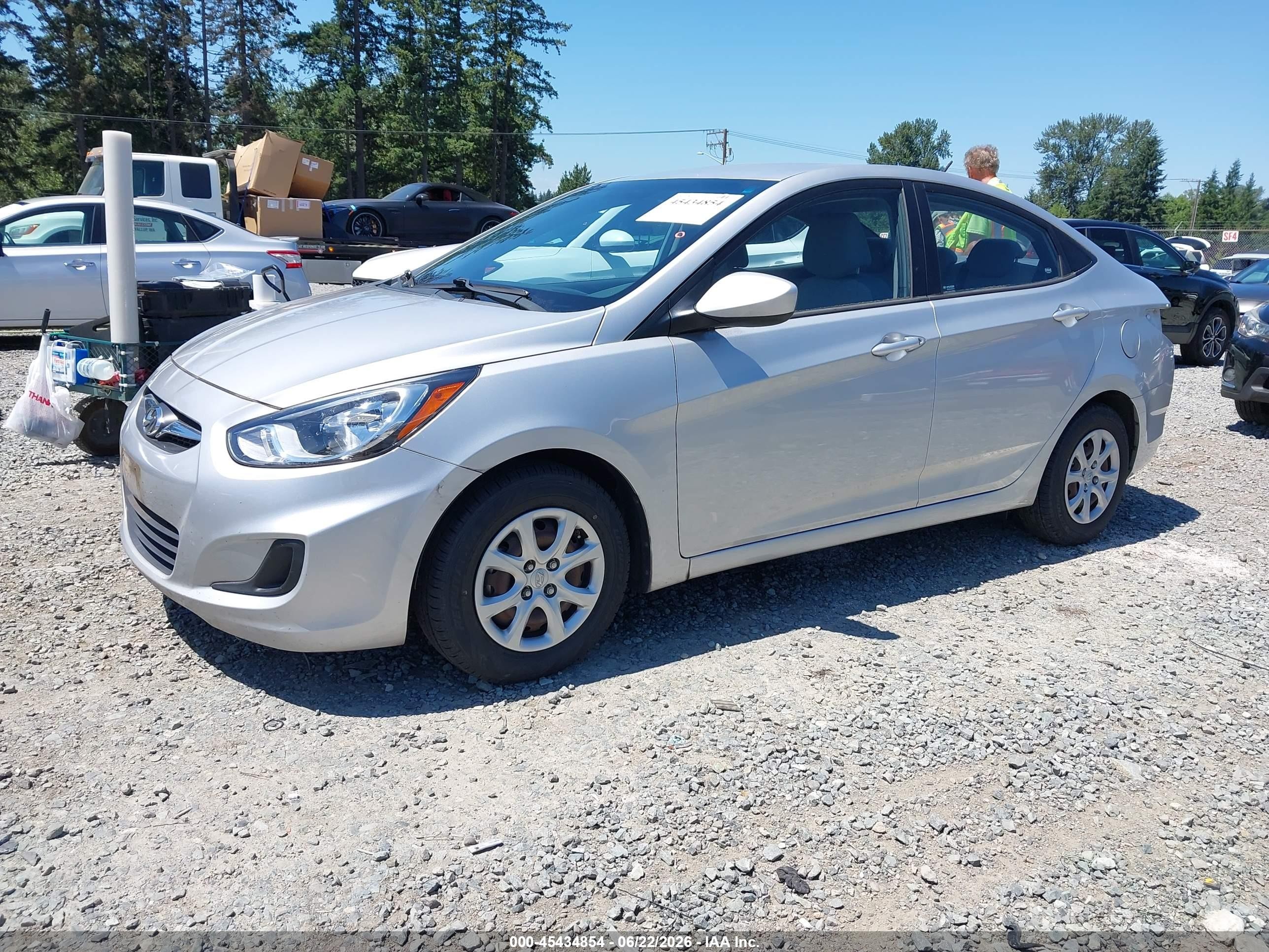 2013 Hyundai Accent Gls Silver vin: KMHCT4AE9DU305996