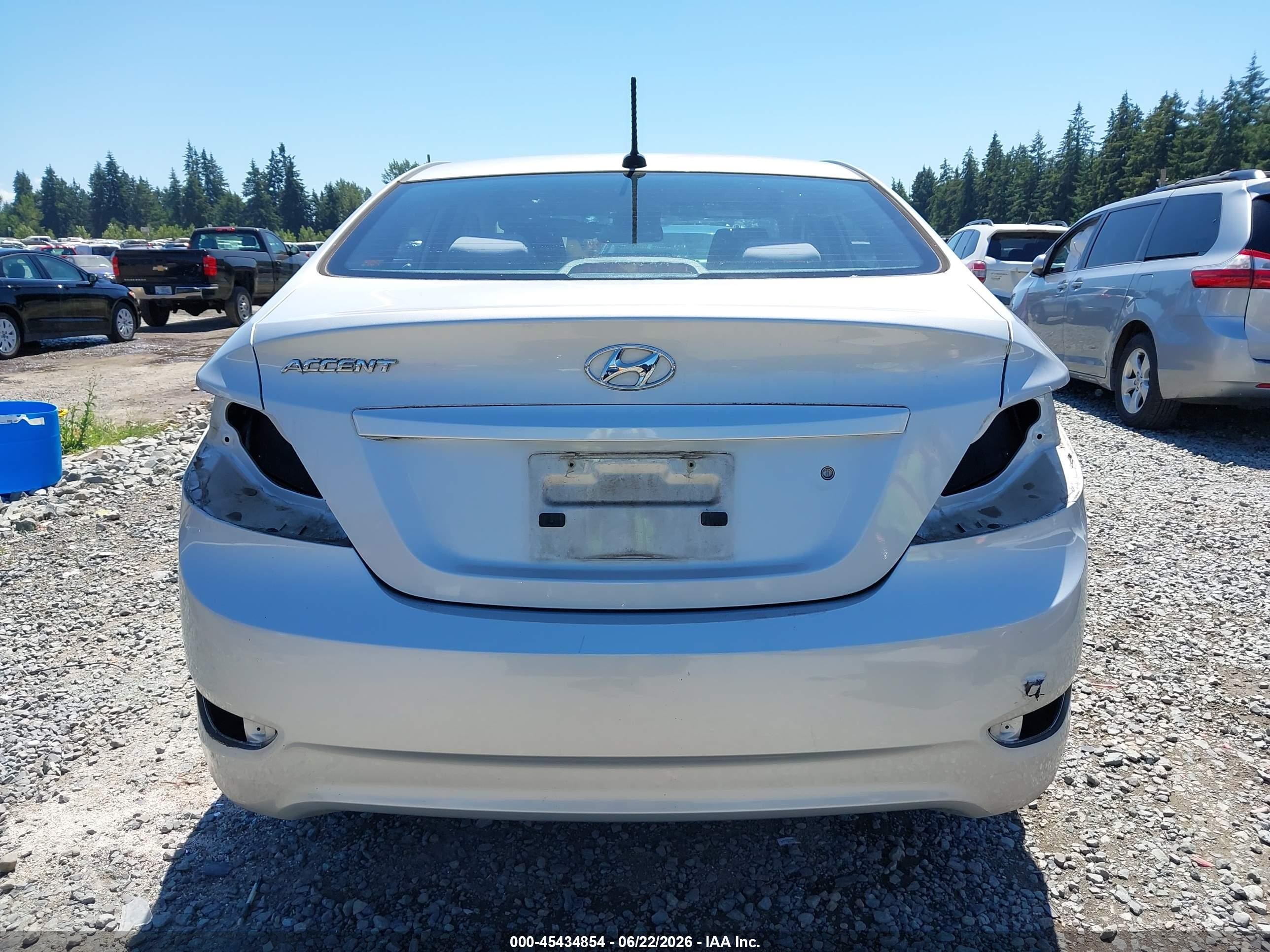 2013 Hyundai Accent Gls Silver vin: KMHCT4AE9DU305996