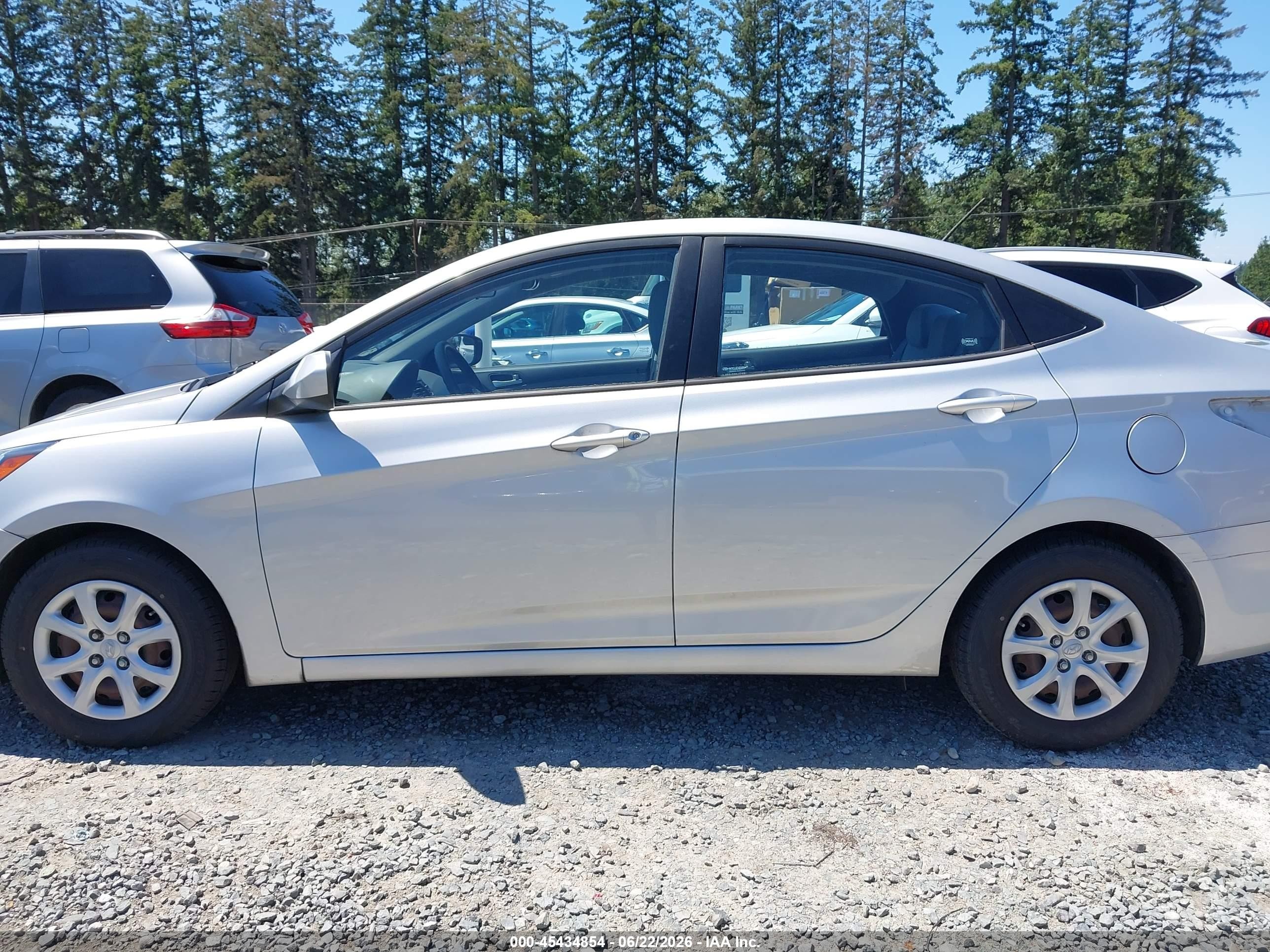 2013 Hyundai Accent Gls Silver vin: KMHCT4AE9DU305996