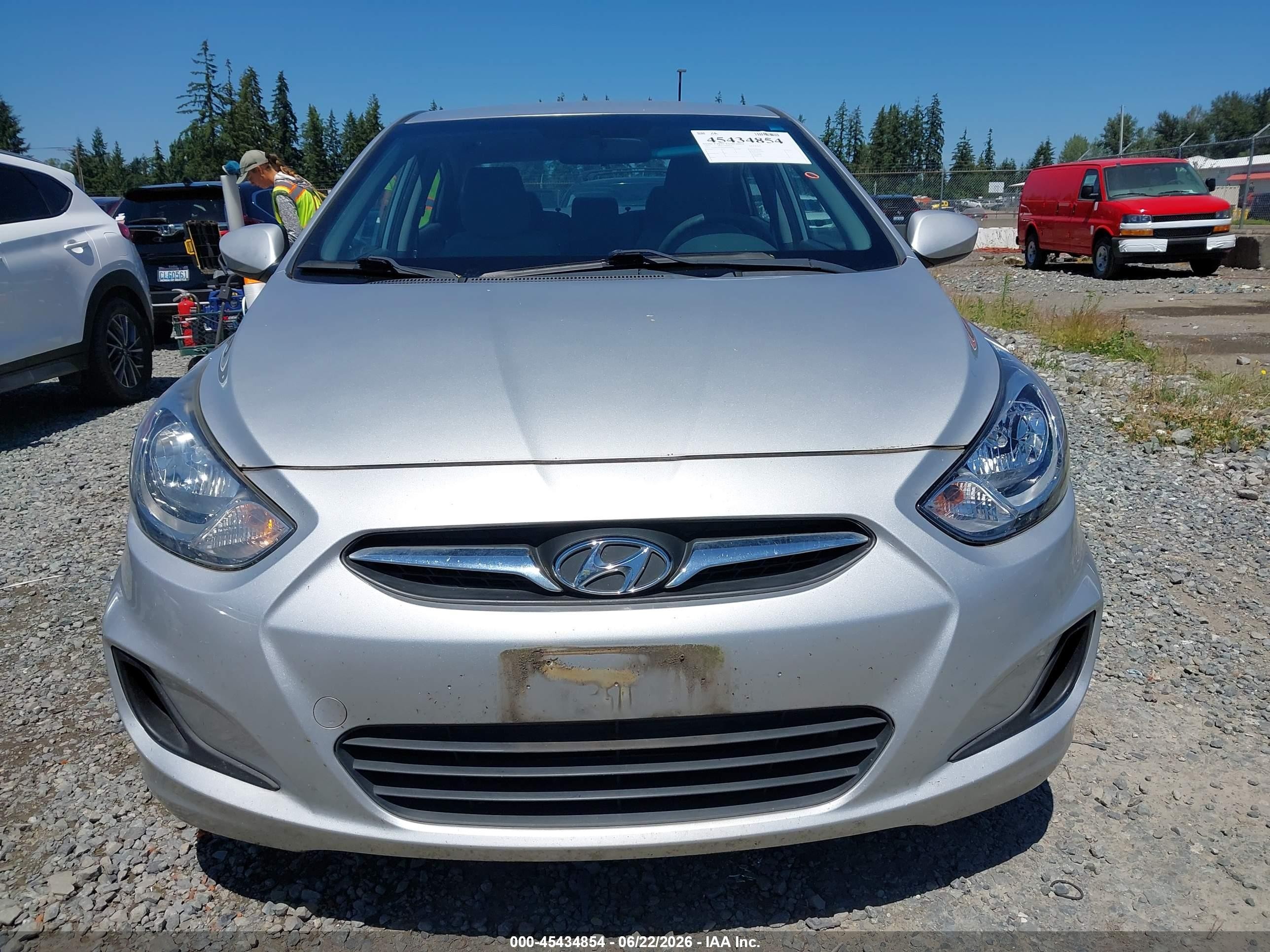 2013 Hyundai Accent Gls Silver vin: KMHCT4AE9DU305996