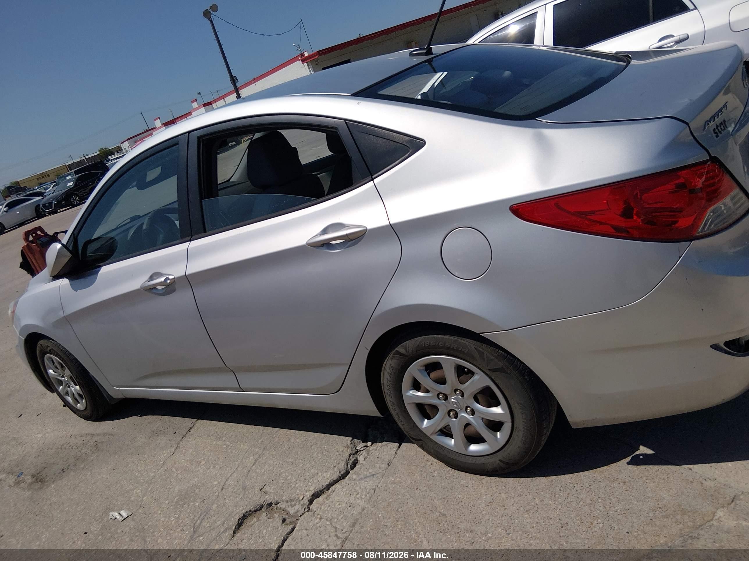 2013 Hyundai Accent Gls Серебряный vin: KMHCT4AE9DU316982