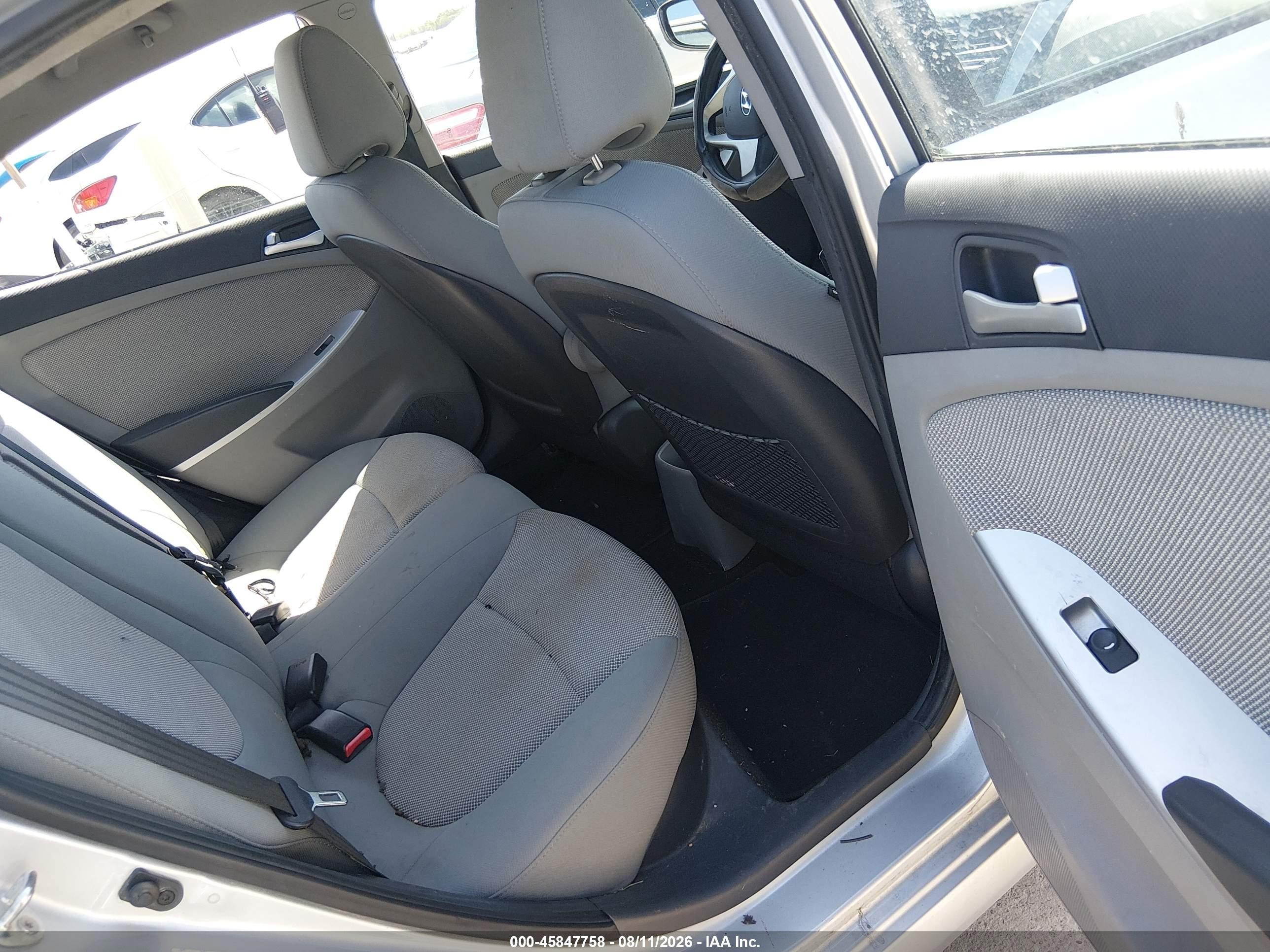 2013 Hyundai Accent Gls Серебряный vin: KMHCT4AE9DU316982