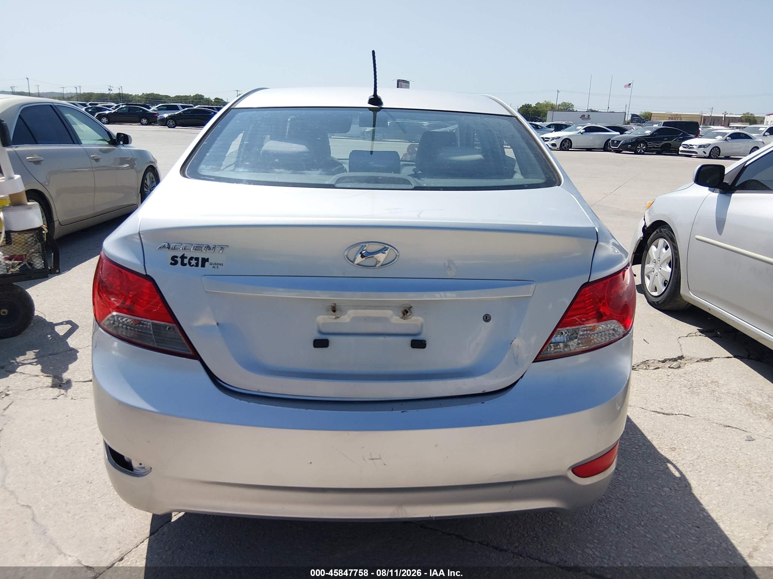 2013 Hyundai Accent Gls Серебряный vin: KMHCT4AE9DU316982