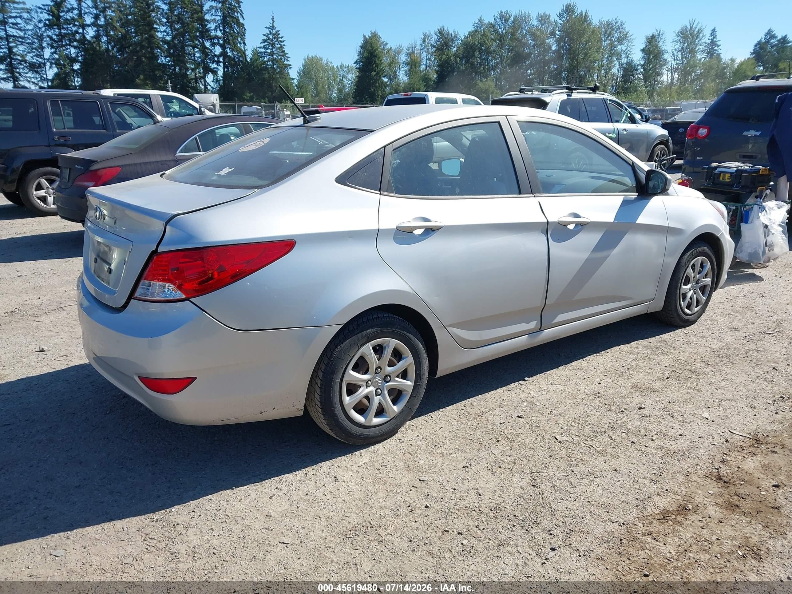 2013 Hyundai Accent Gls Silver vin: KMHCT4AE9DU366930