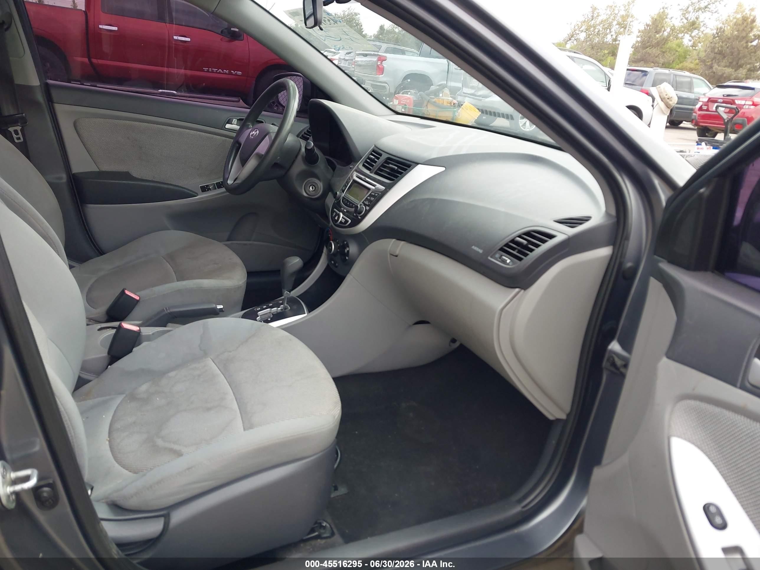 2013 Hyundai Accent Gls Gray vin: KMHCT4AE9DU396770
