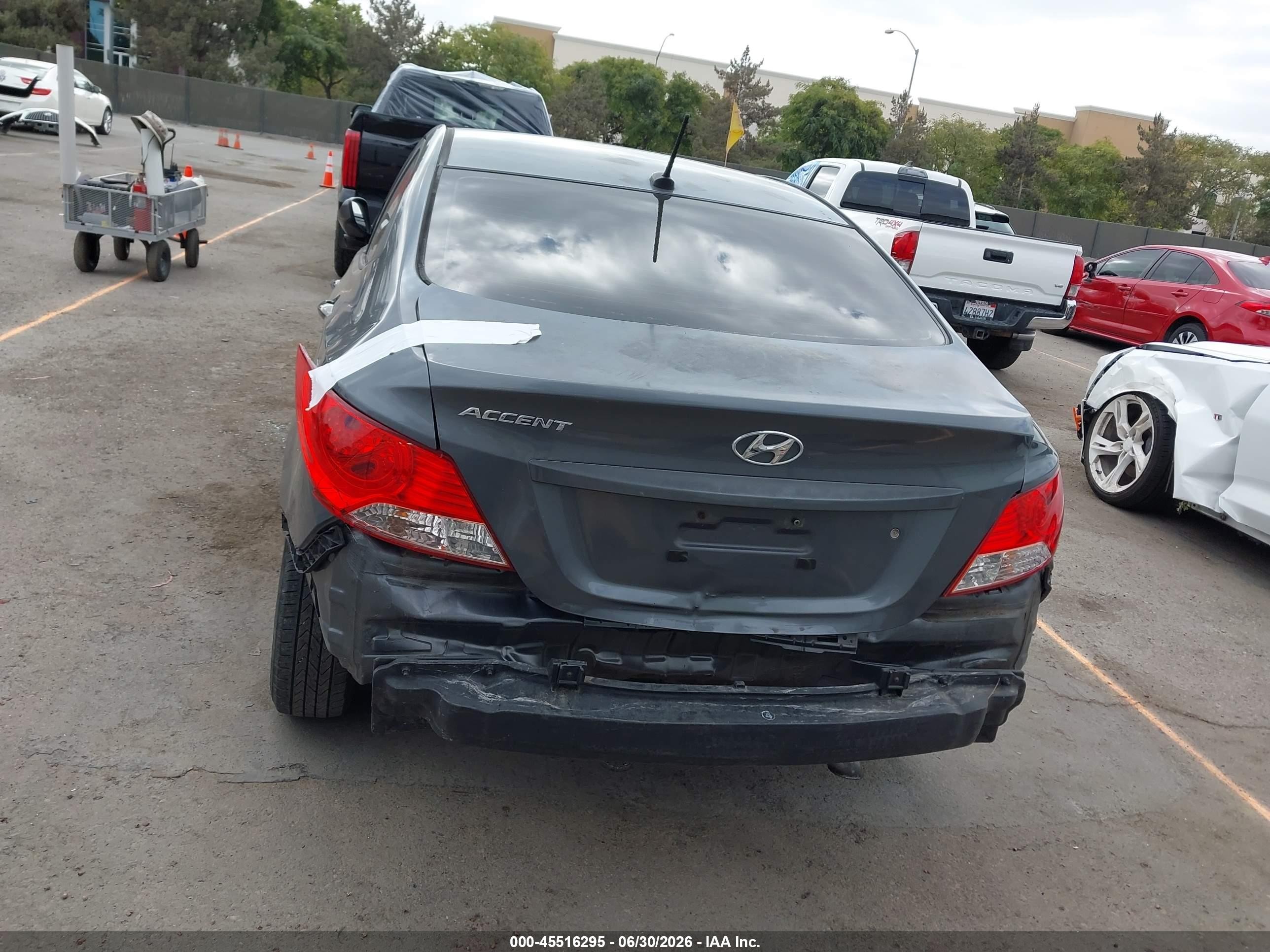 2013 Hyundai Accent Gls Gray vin: KMHCT4AE9DU396770