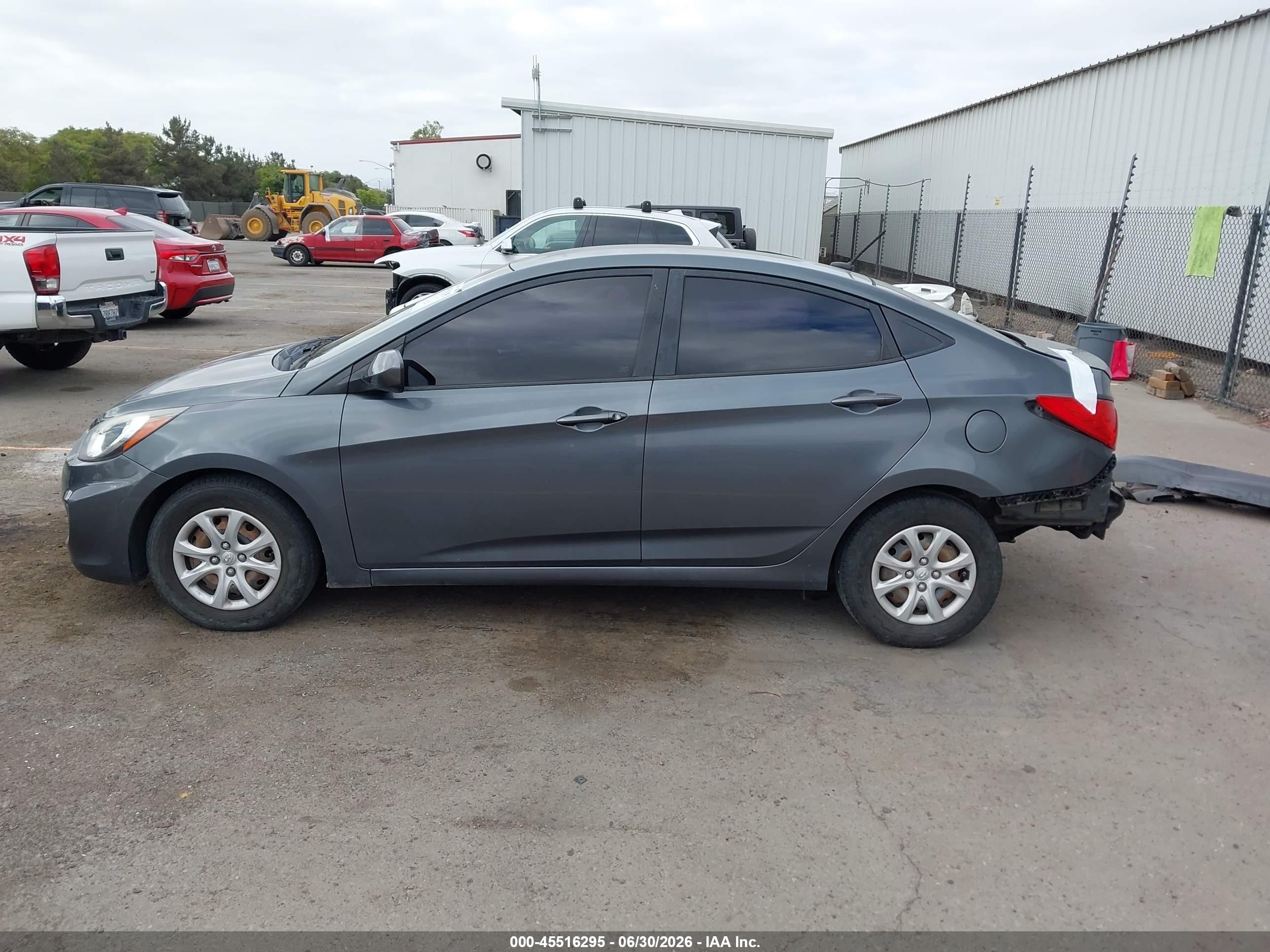 2013 Hyundai Accent Gls Gray vin: KMHCT4AE9DU396770
