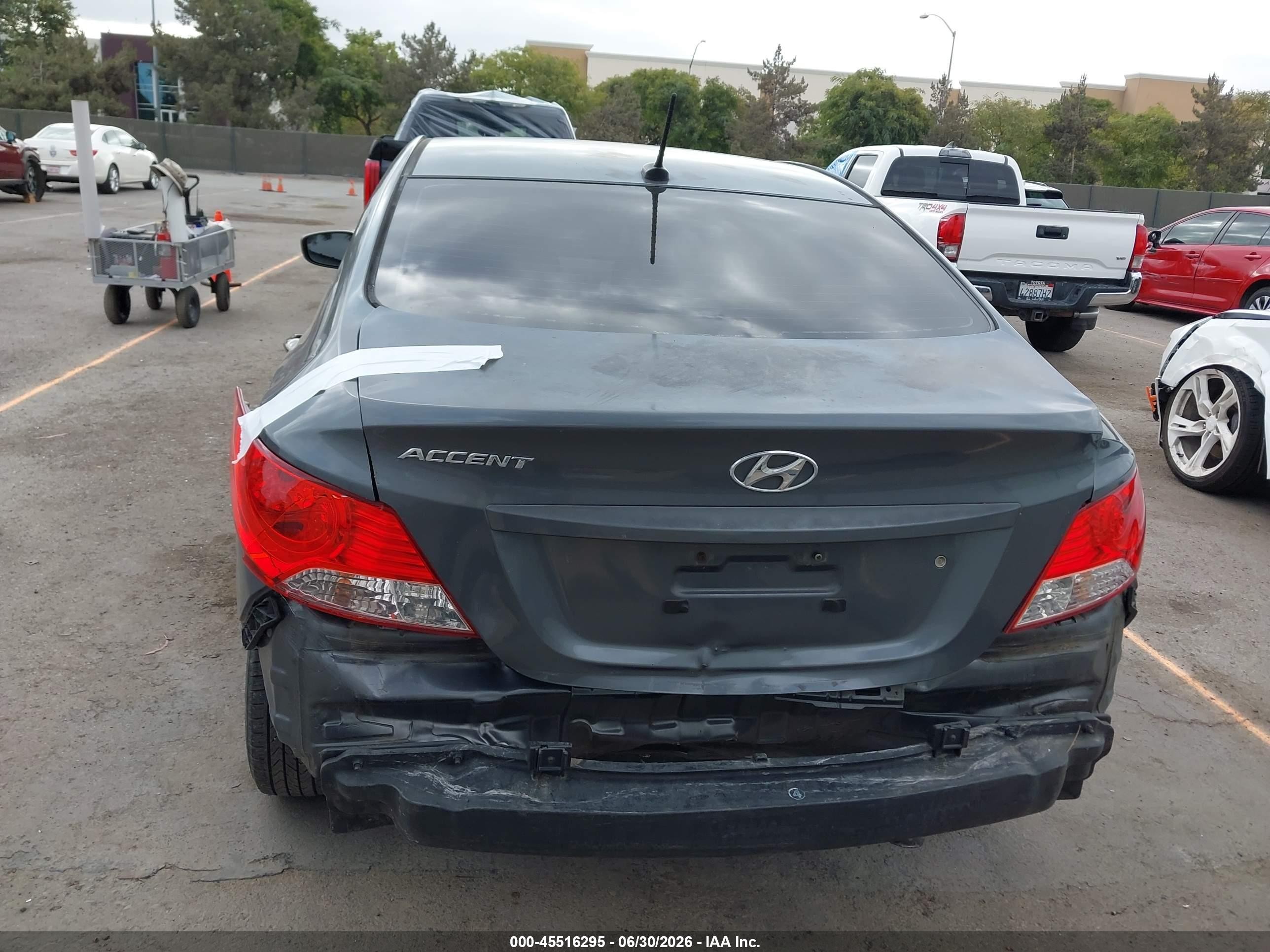 2013 Hyundai Accent Gls Gray vin: KMHCT4AE9DU396770