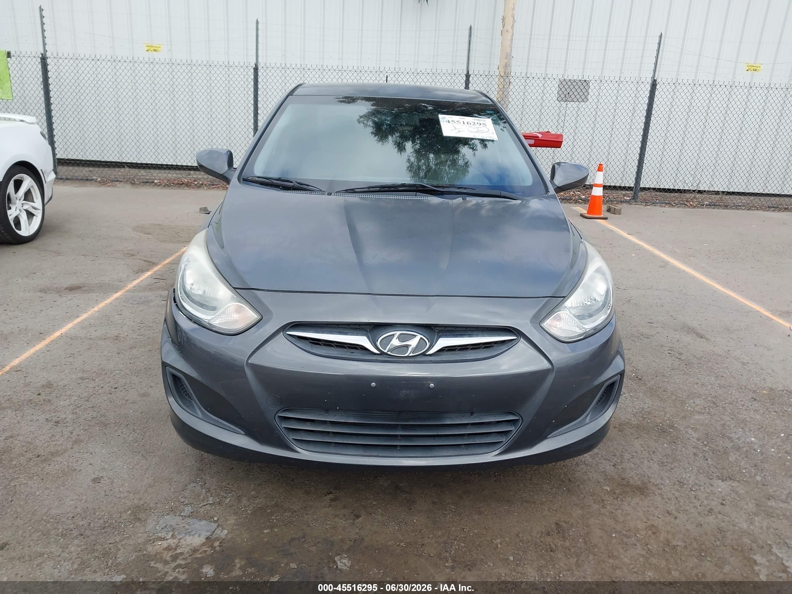 2013 Hyundai Accent Gls Gray vin: KMHCT4AE9DU396770