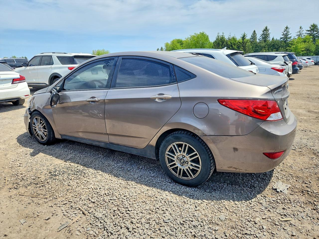 2013 Hyundai Accent Gl Gold vin: KMHCT4AE9DU510394