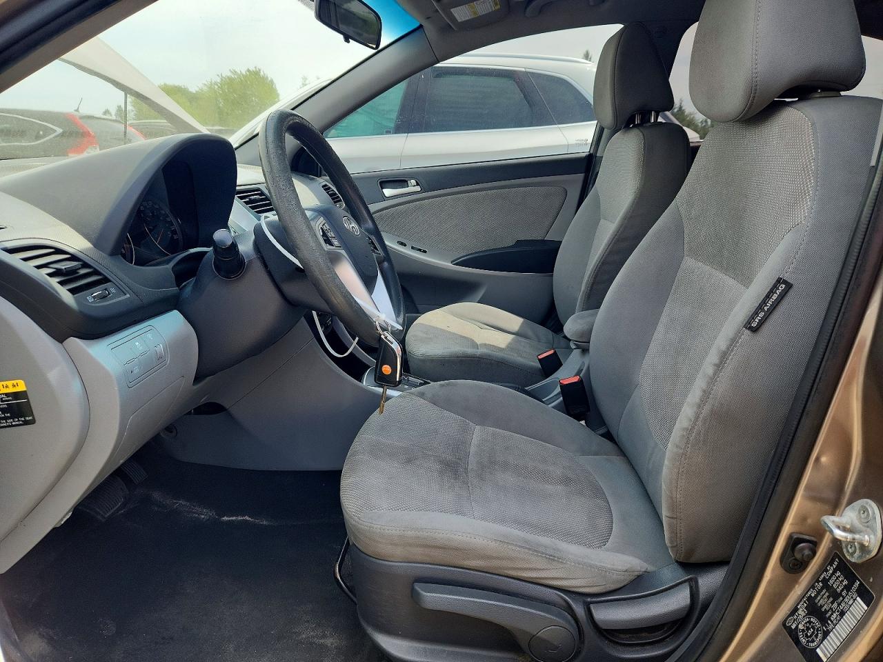 2013 Hyundai Accent Gl Gold vin: KMHCT4AE9DU510394