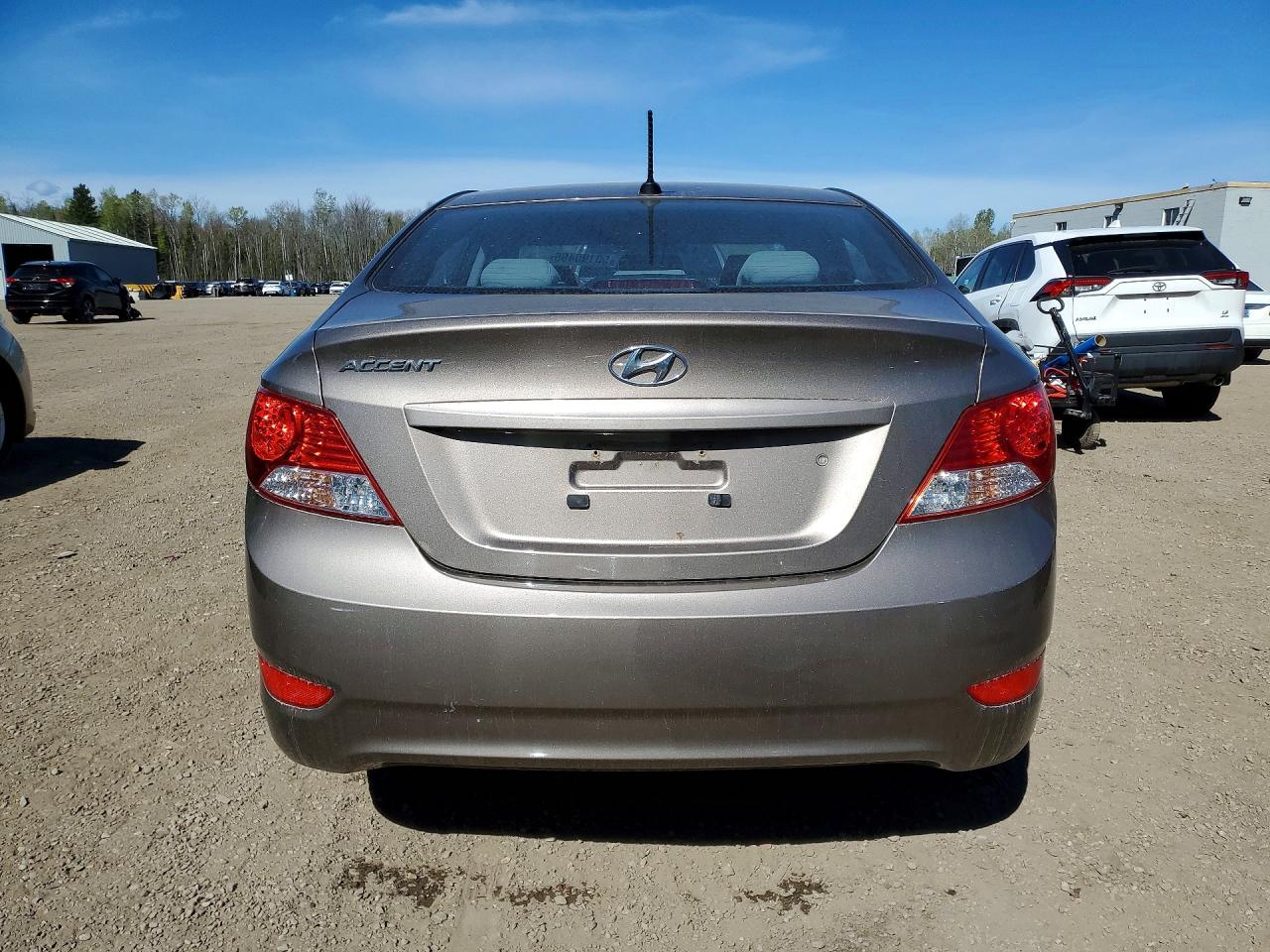 2013 Hyundai Accent Gls Серебряный vin: KMHCT4AE9DU511397