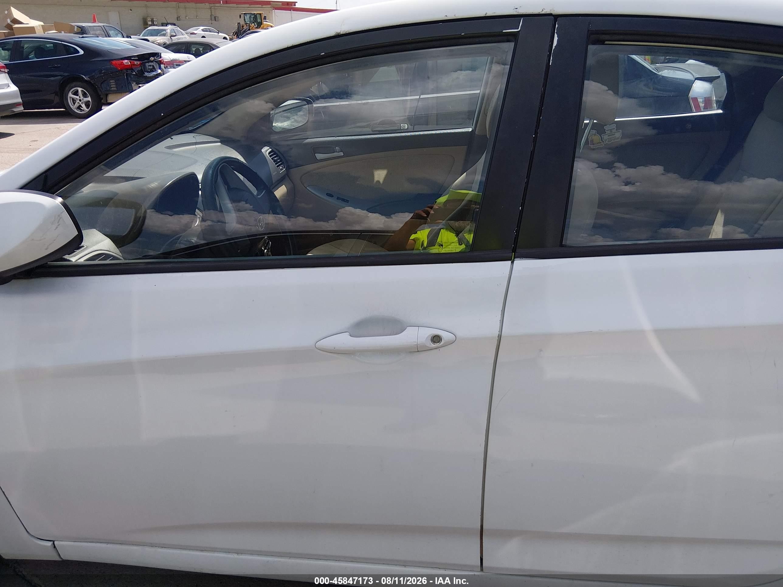 2013 Hyundai Accent Gls White vin: KMHCT4AE9DU524067