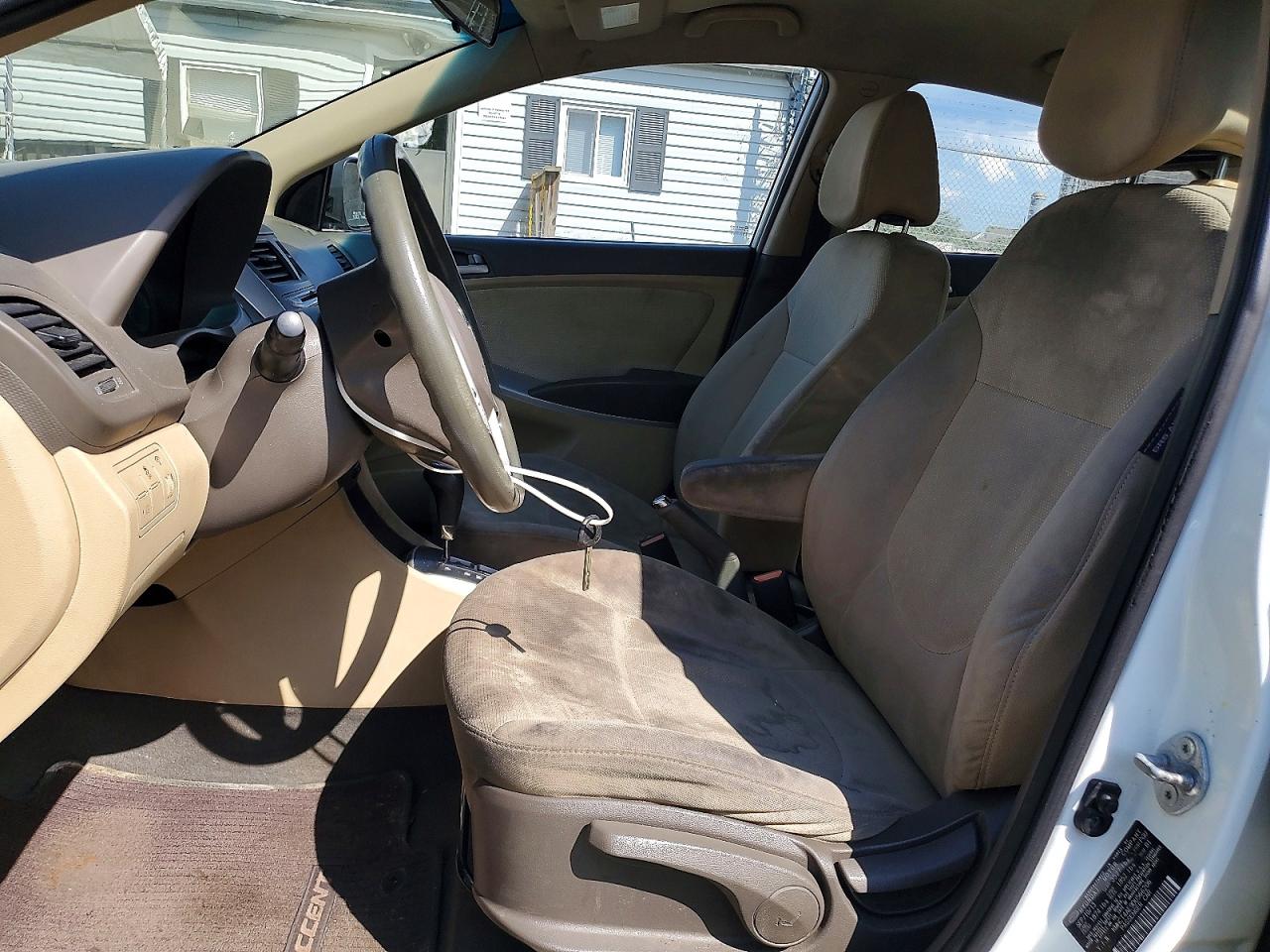 2013 Hyundai Accent Gls White vin: KMHCT4AE9DU566206