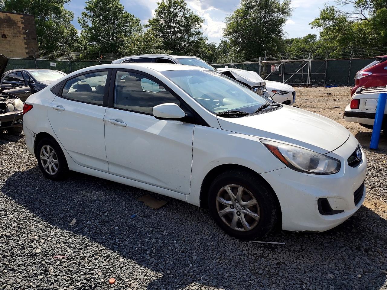 2013 Hyundai Accent Gls White vin: KMHCT4AE9DU566206