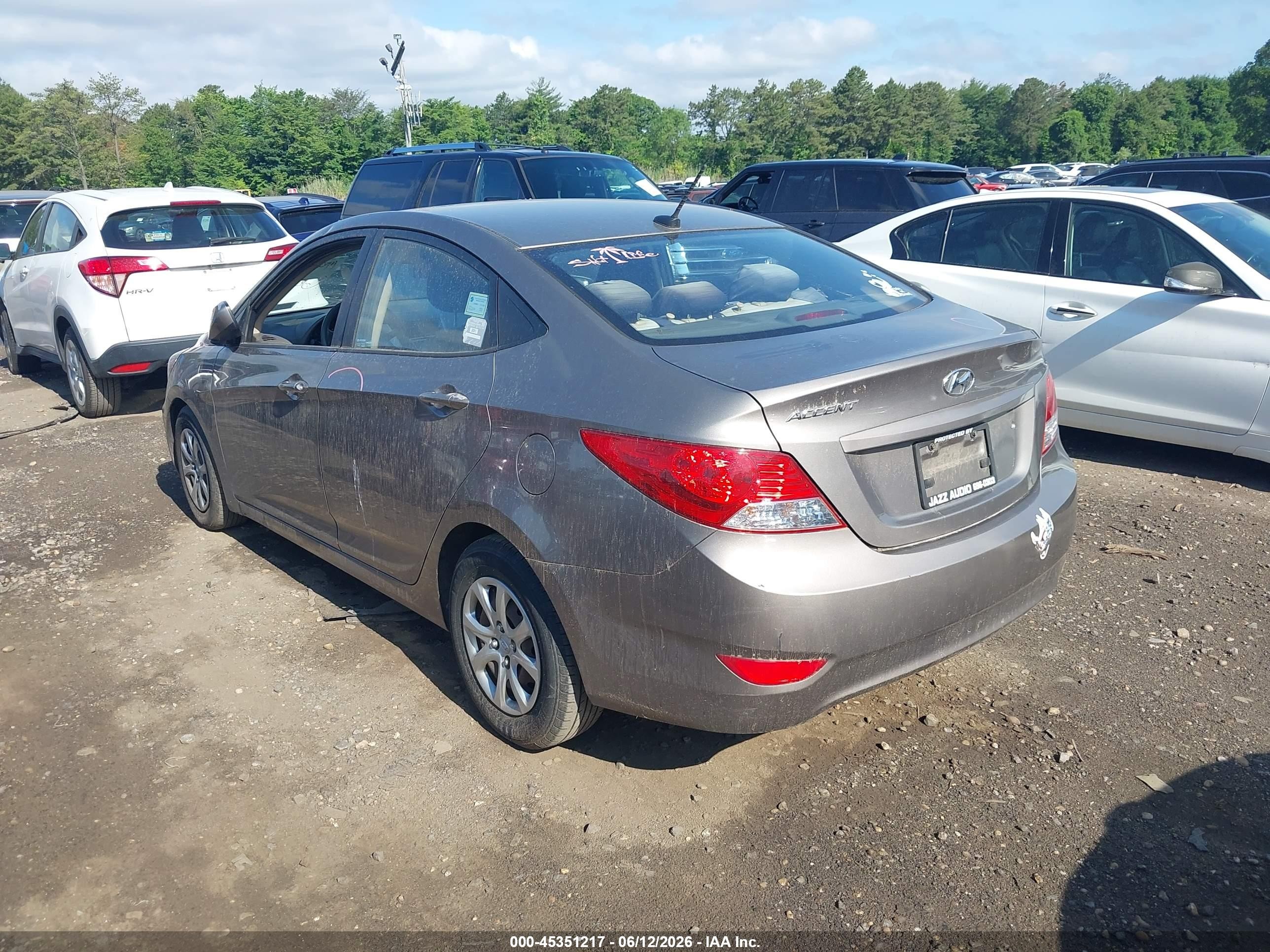 2013 Hyundai Accent Gls Gray vin: KMHCT4AE9DU569686
