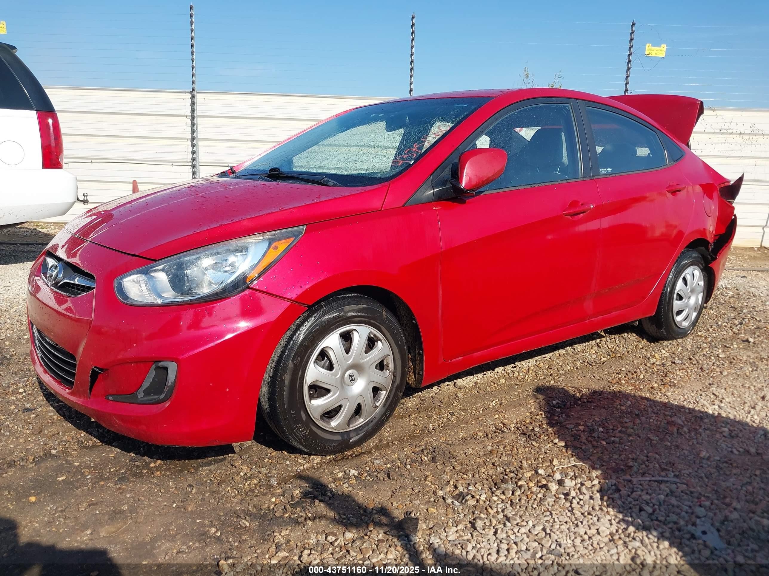2013 Hyundai Accent Gls/gs Красный vin: KMHCT4AE9DU584169