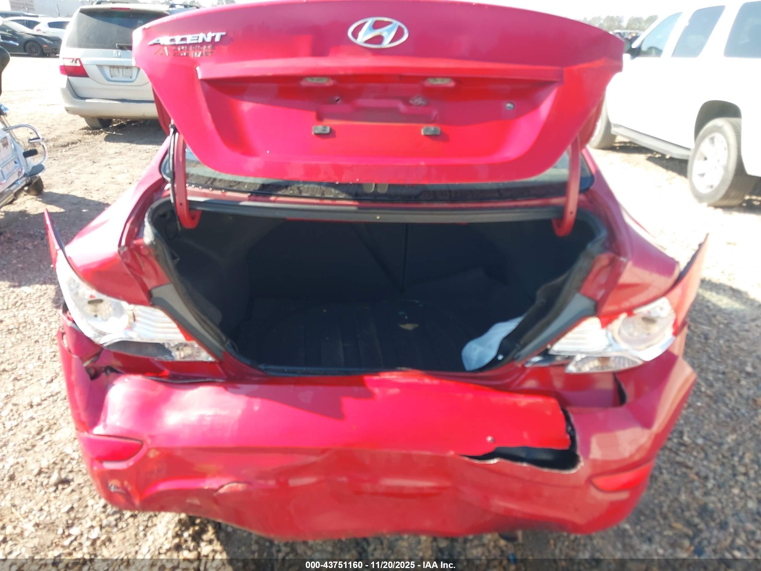 2013 Hyundai Accent Gls/gs Красный vin: KMHCT4AE9DU584169