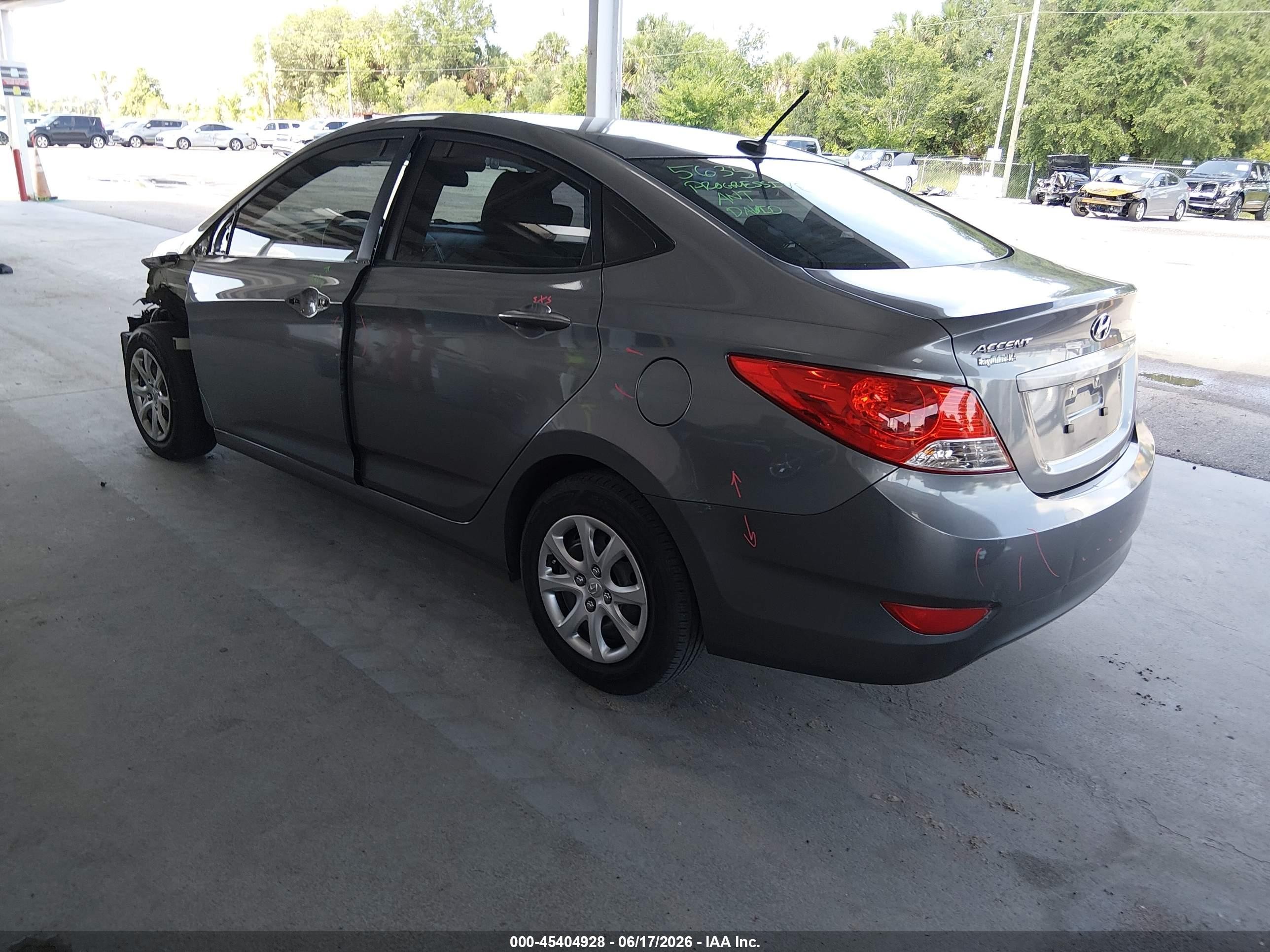2013 Hyundai Accent Gls Pewter vin: KMHCT4AE9DU585502