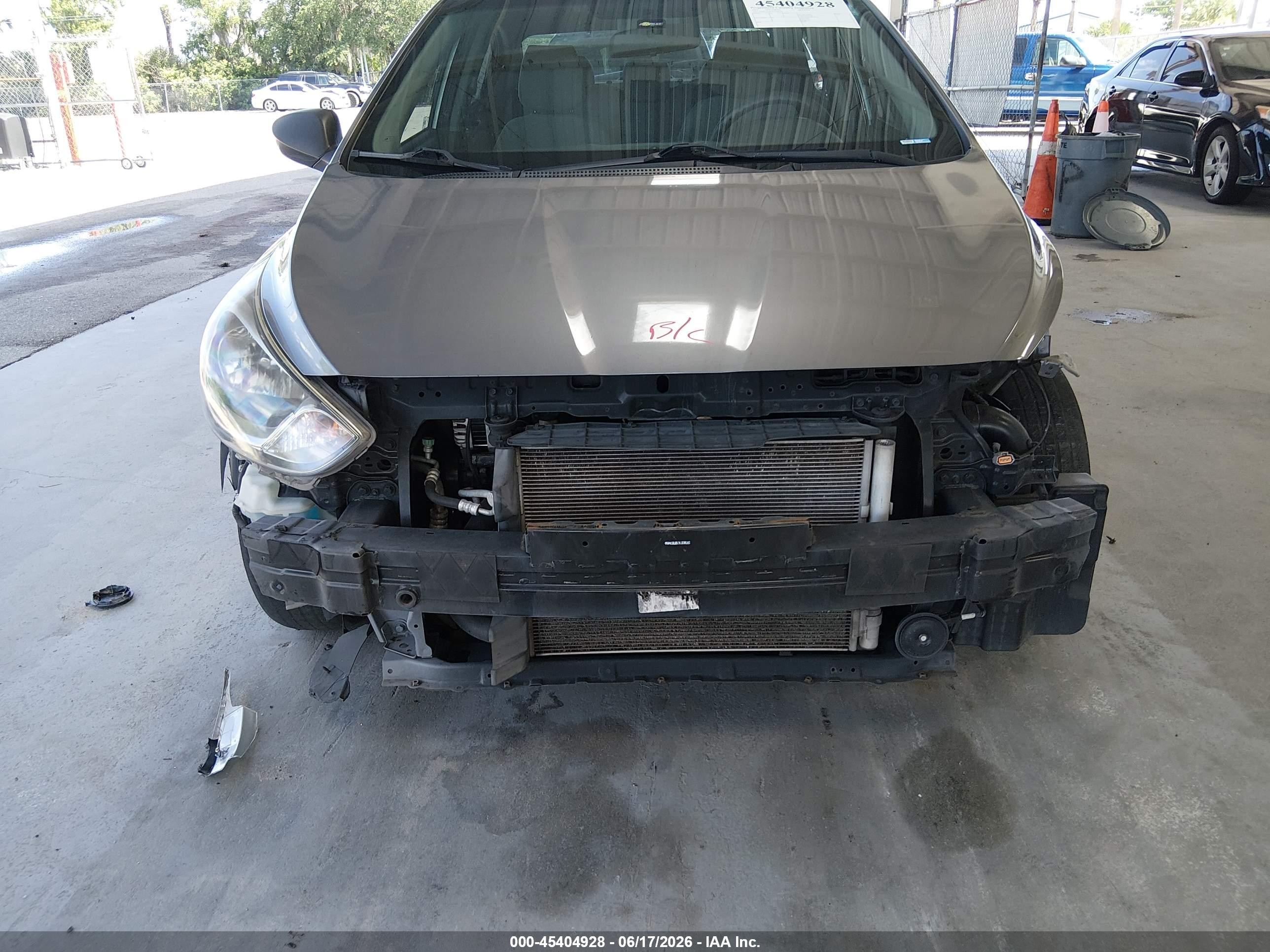 2013 Hyundai Accent Gls Pewter vin: KMHCT4AE9DU585502