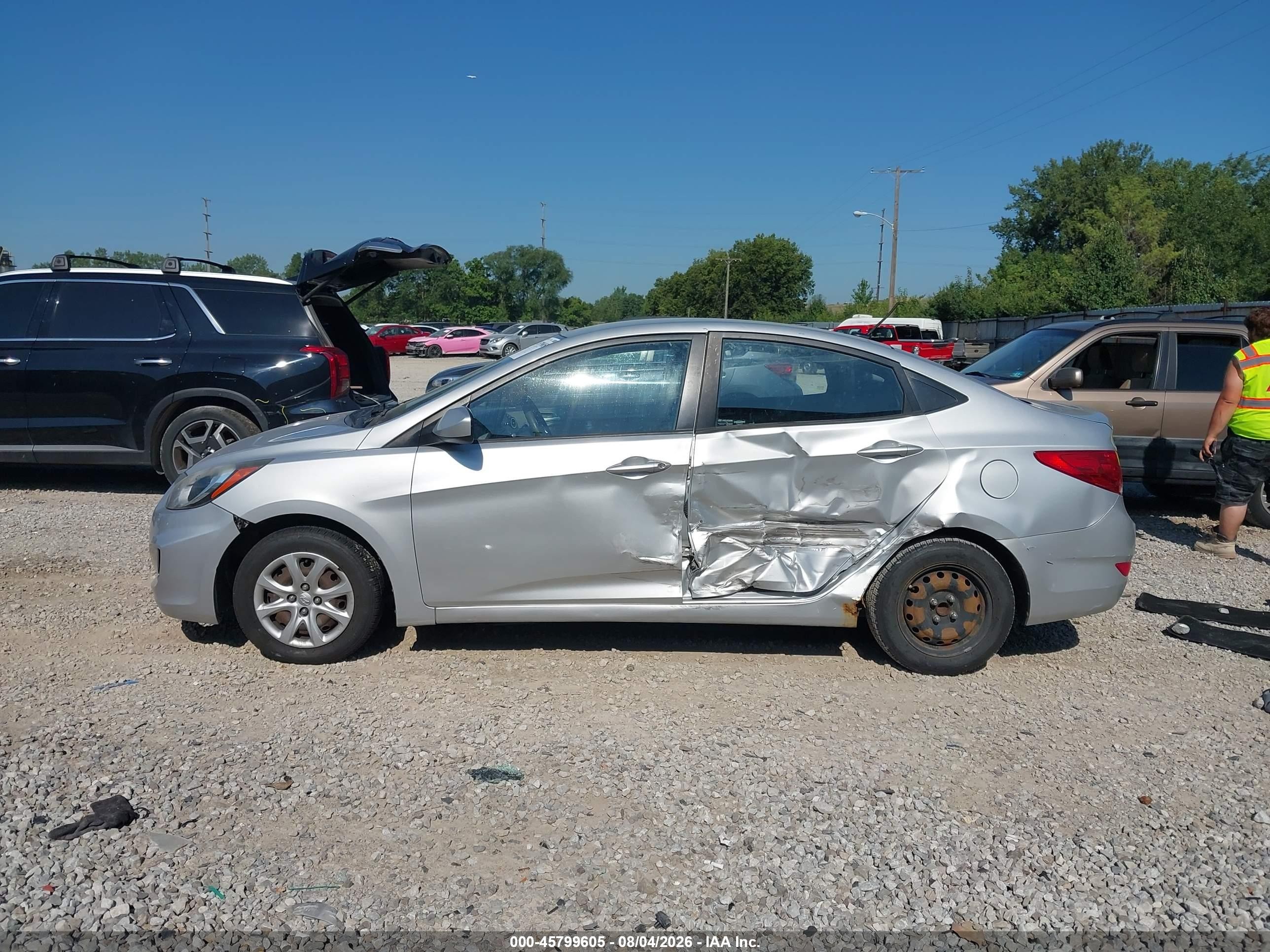 2014 Hyundai Accent Gls Silver vin: KMHCT4AE9EU696360