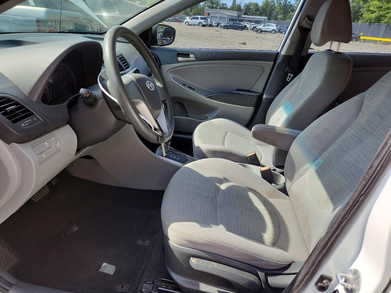 2015 Hyundai Accent Gls Белый vin: KMHCT4AE9FU849515