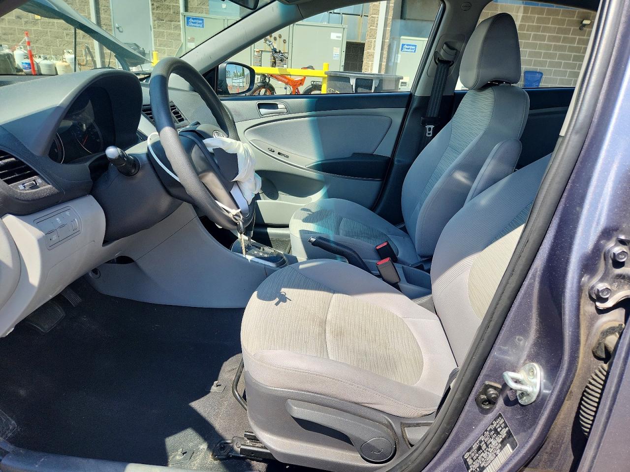 2017 Hyundai Accent Se Серый vin: KMHCT4AE9HU327499