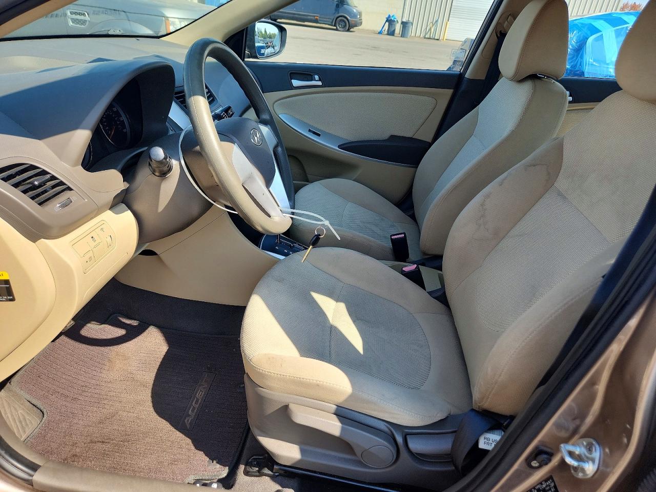 2012 Hyundai Accent Желто-коричневый vin: KMHCT4AEXCU209146