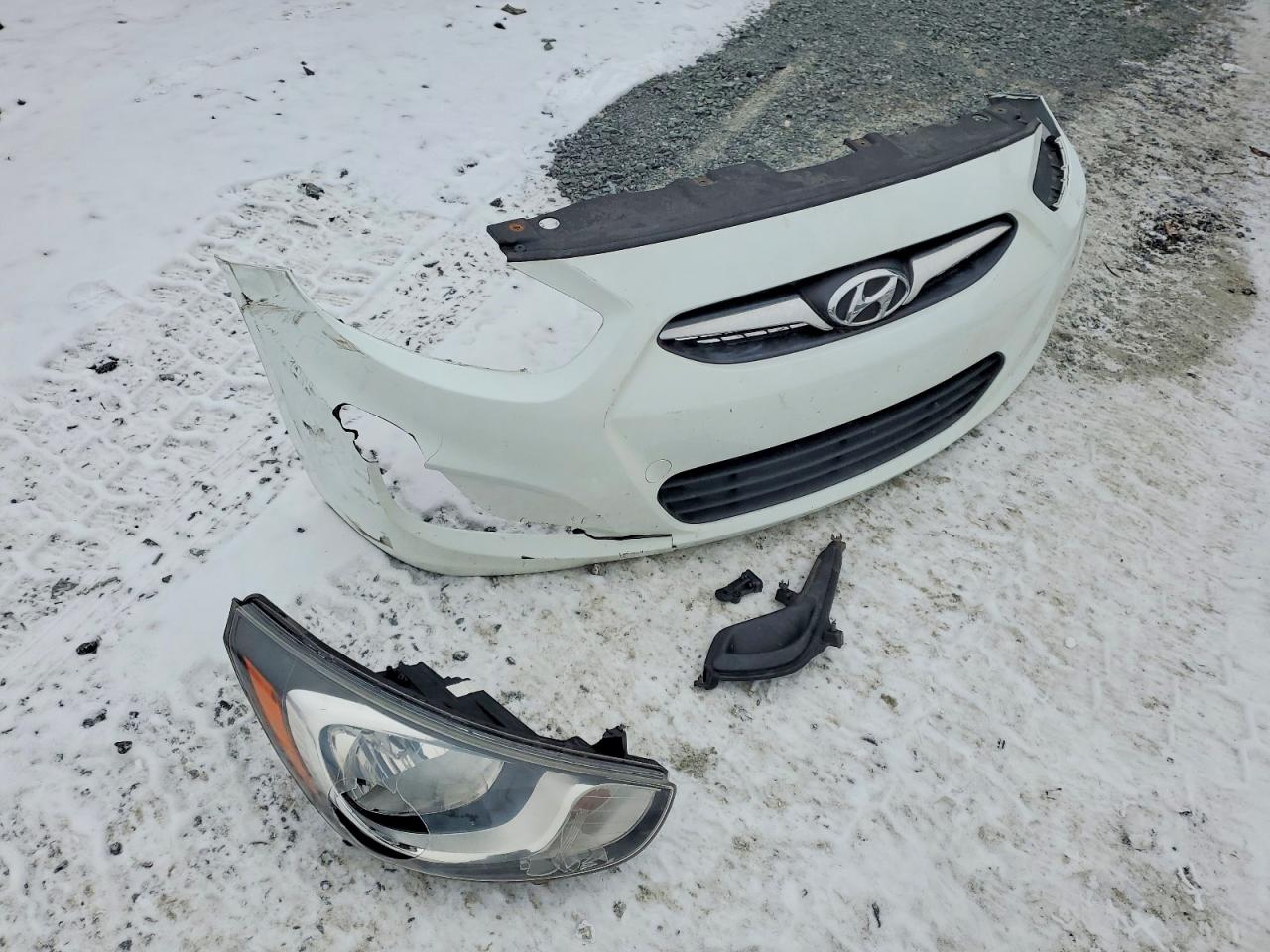 2012 Hyundai Accent Gls White vin: KMHCT4AEXCU220177