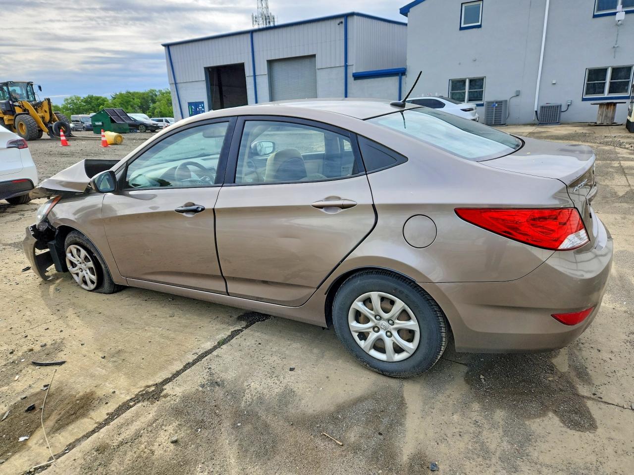2013 Hyundai Accent Gls Gold vin: KMHCT4AEXDU345391