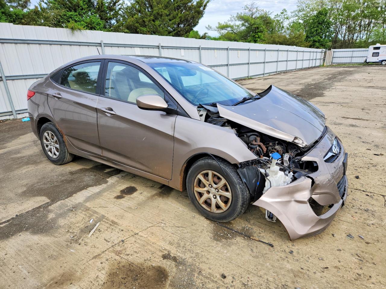 2013 Hyundai Accent Gls Gold vin: KMHCT4AEXDU345391