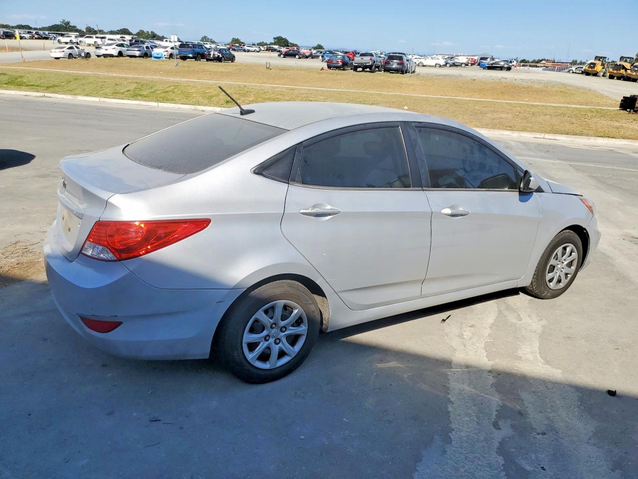 2013 Hyundai Accent Gls Silver vin: KMHCT4AEXDU357539