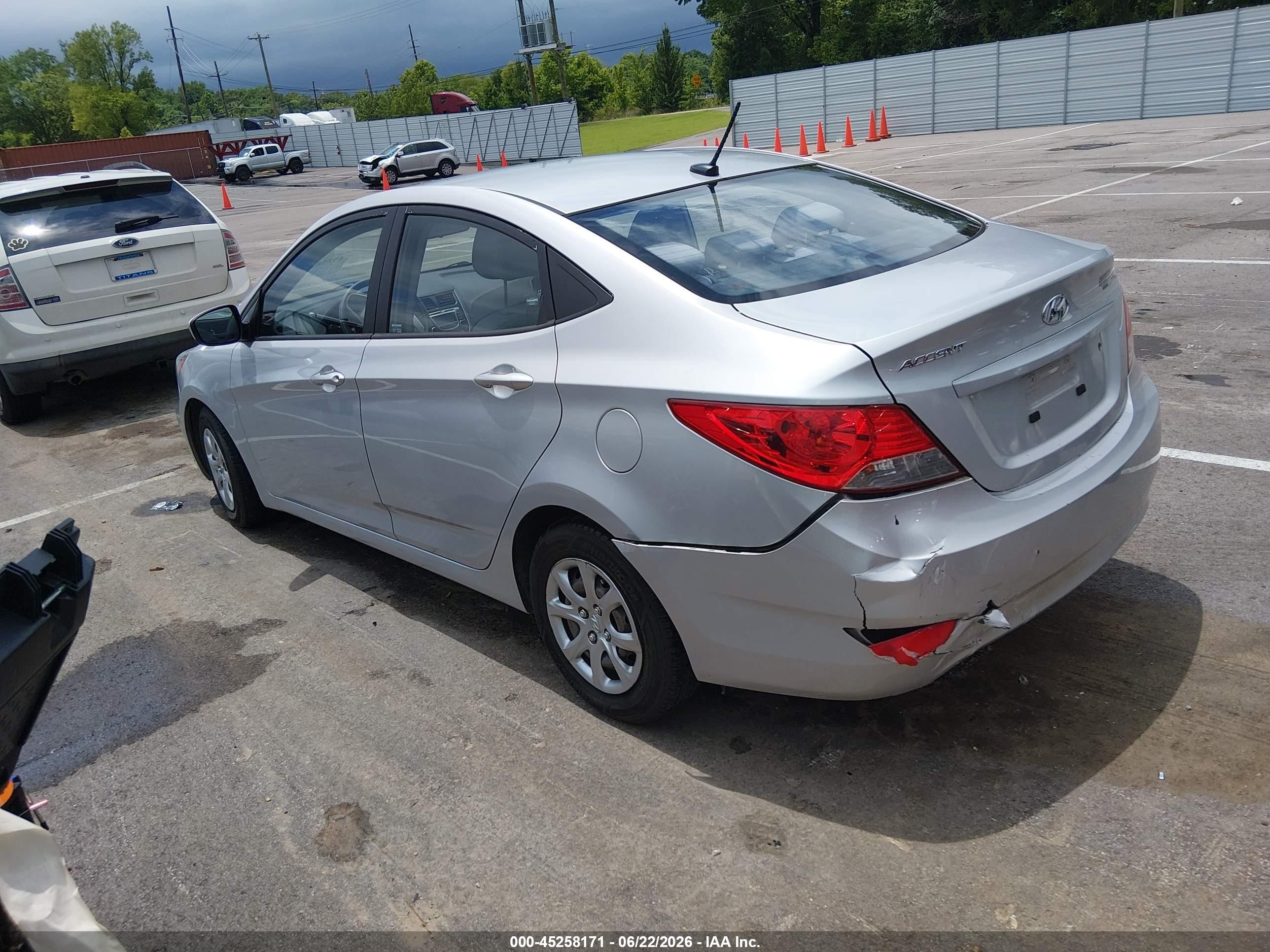 2013 Hyundai Accent Gls Gray vin: KMHCT4AEXDU499924