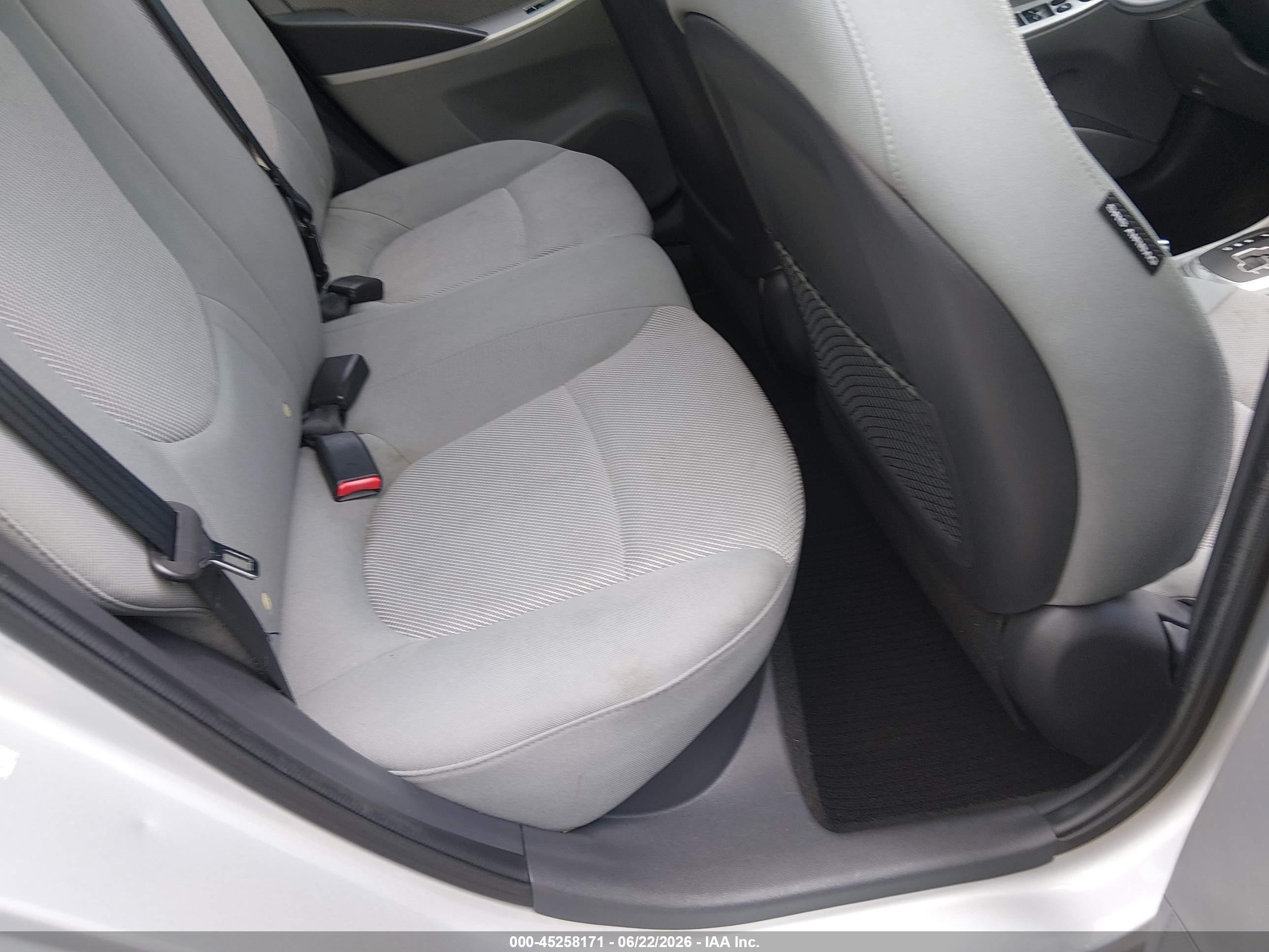 2013 Hyundai Accent Gls Gray vin: KMHCT4AEXDU499924