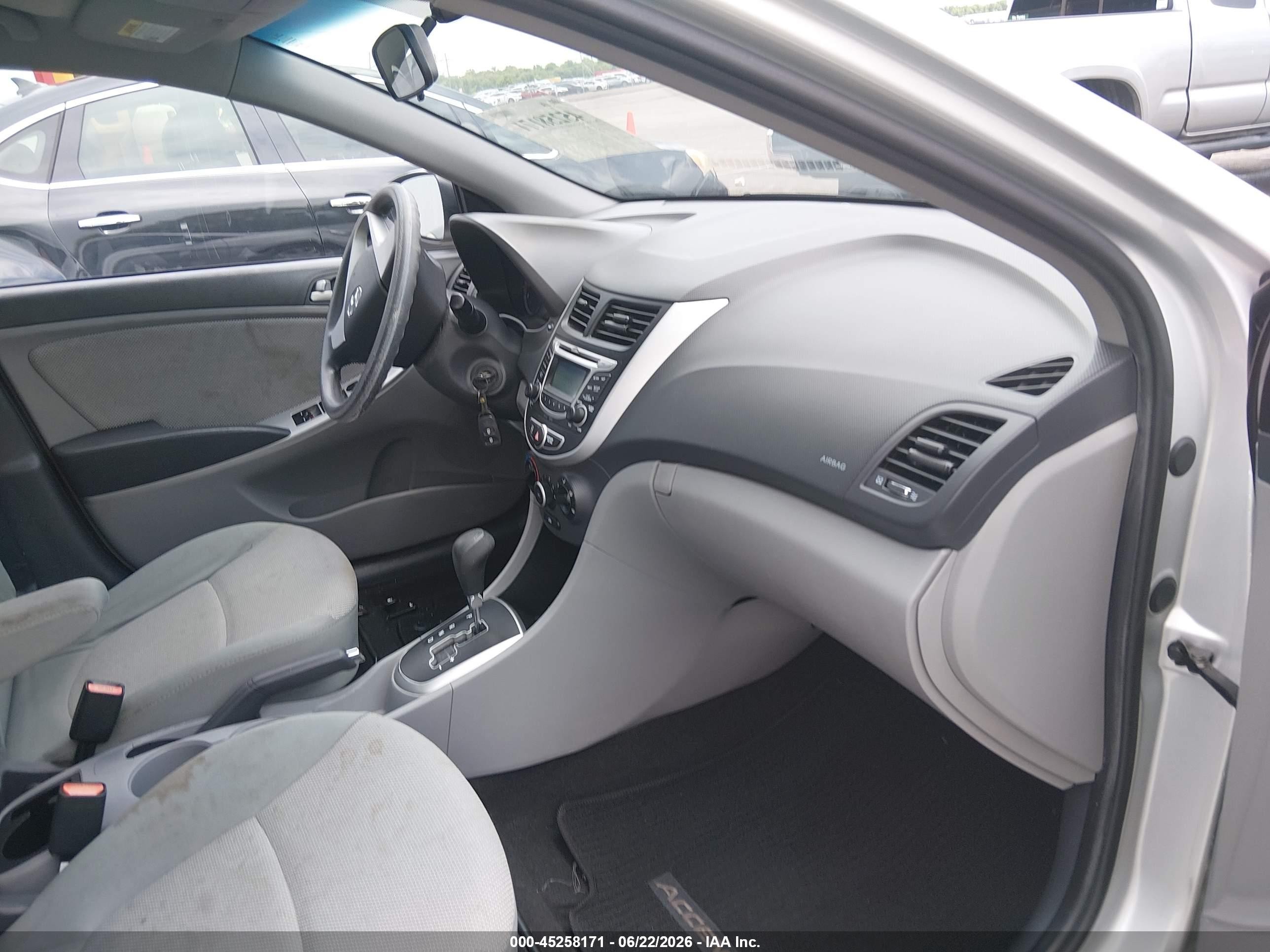 2013 Hyundai Accent Gls Gray vin: KMHCT4AEXDU499924