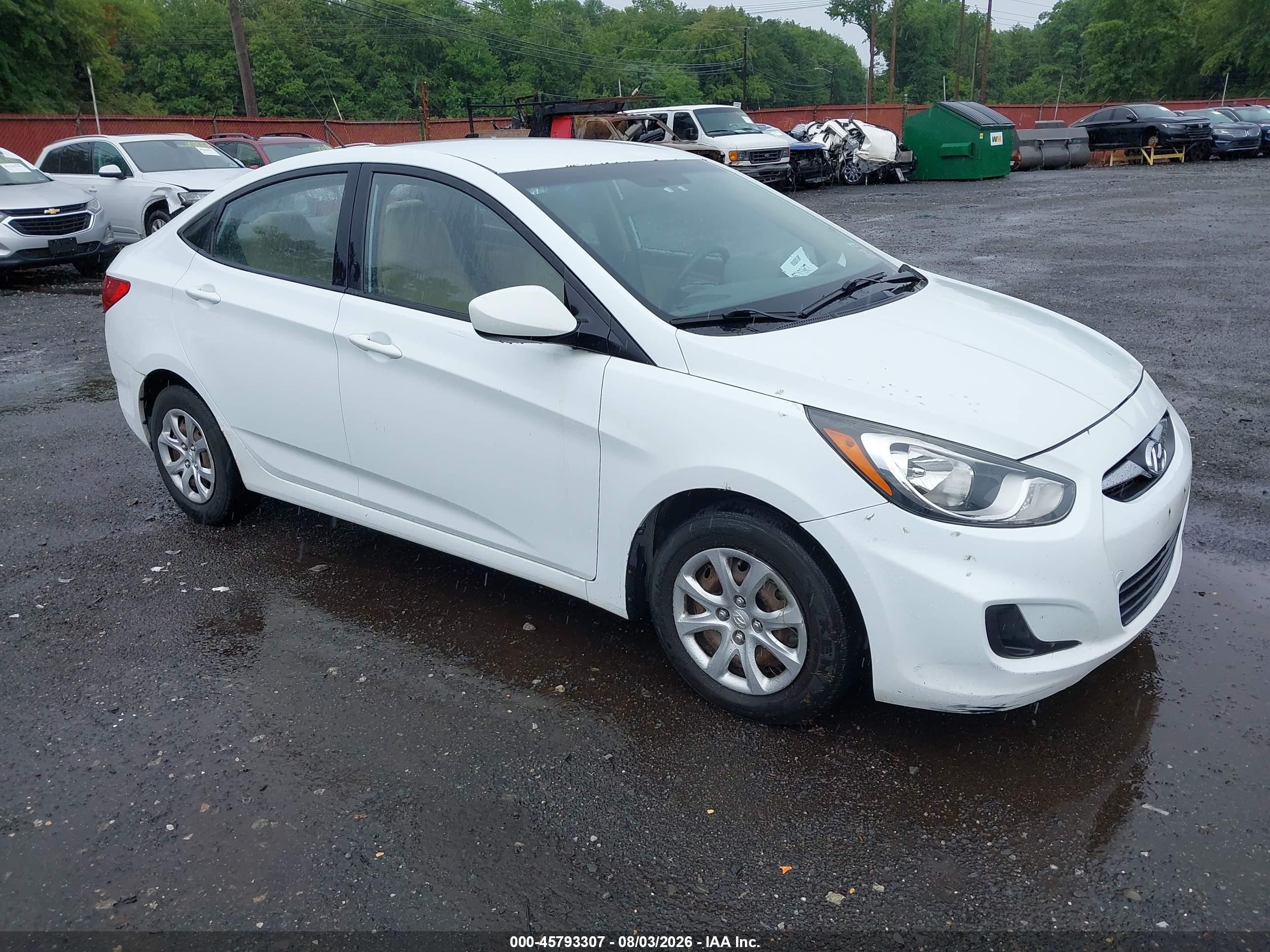 2013 Hyundai Accent Gls White vin: KMHCT4AEXDU561550