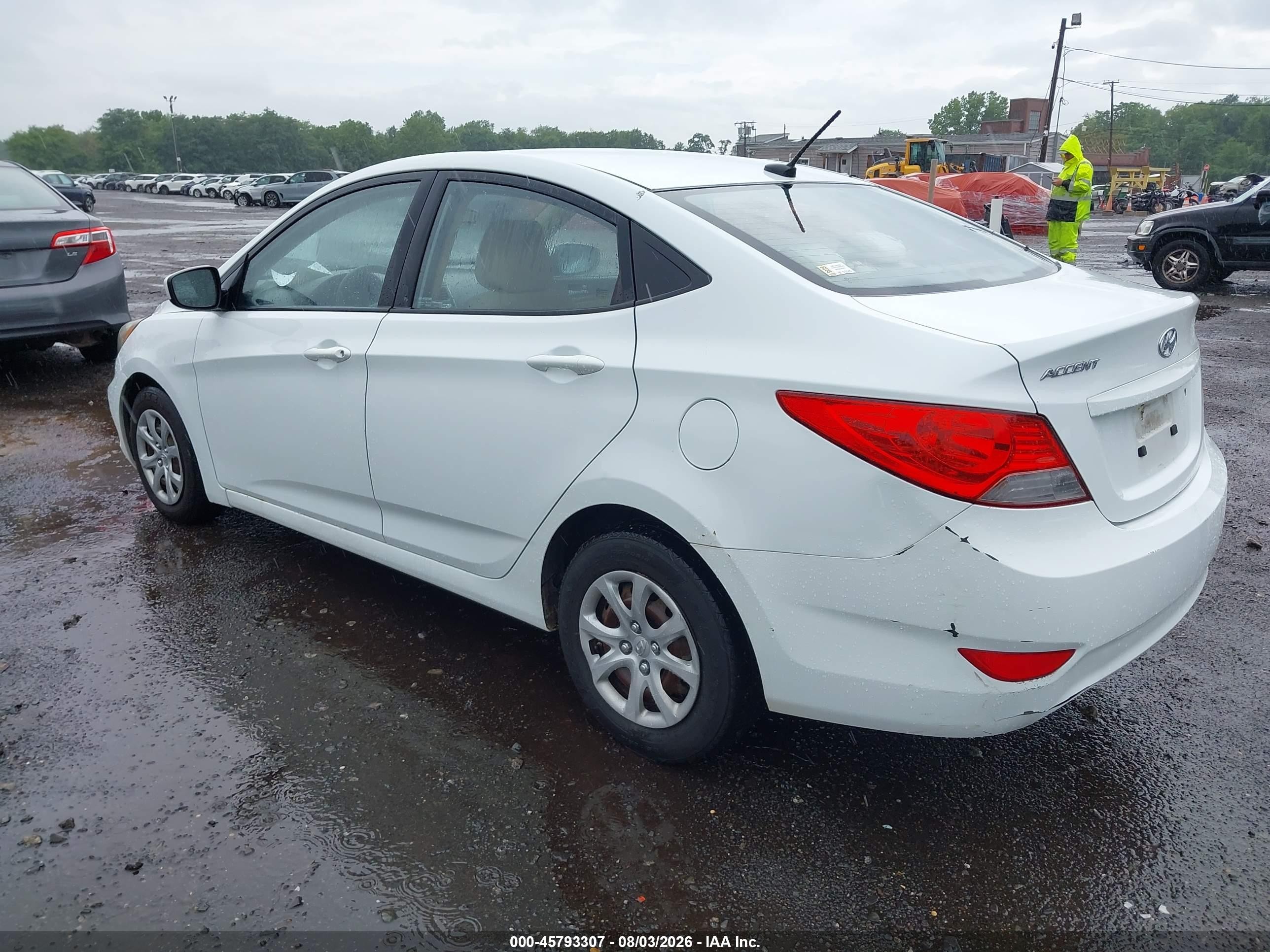 2013 Hyundai Accent Gls Белый vin: KMHCT4AEXDU561550