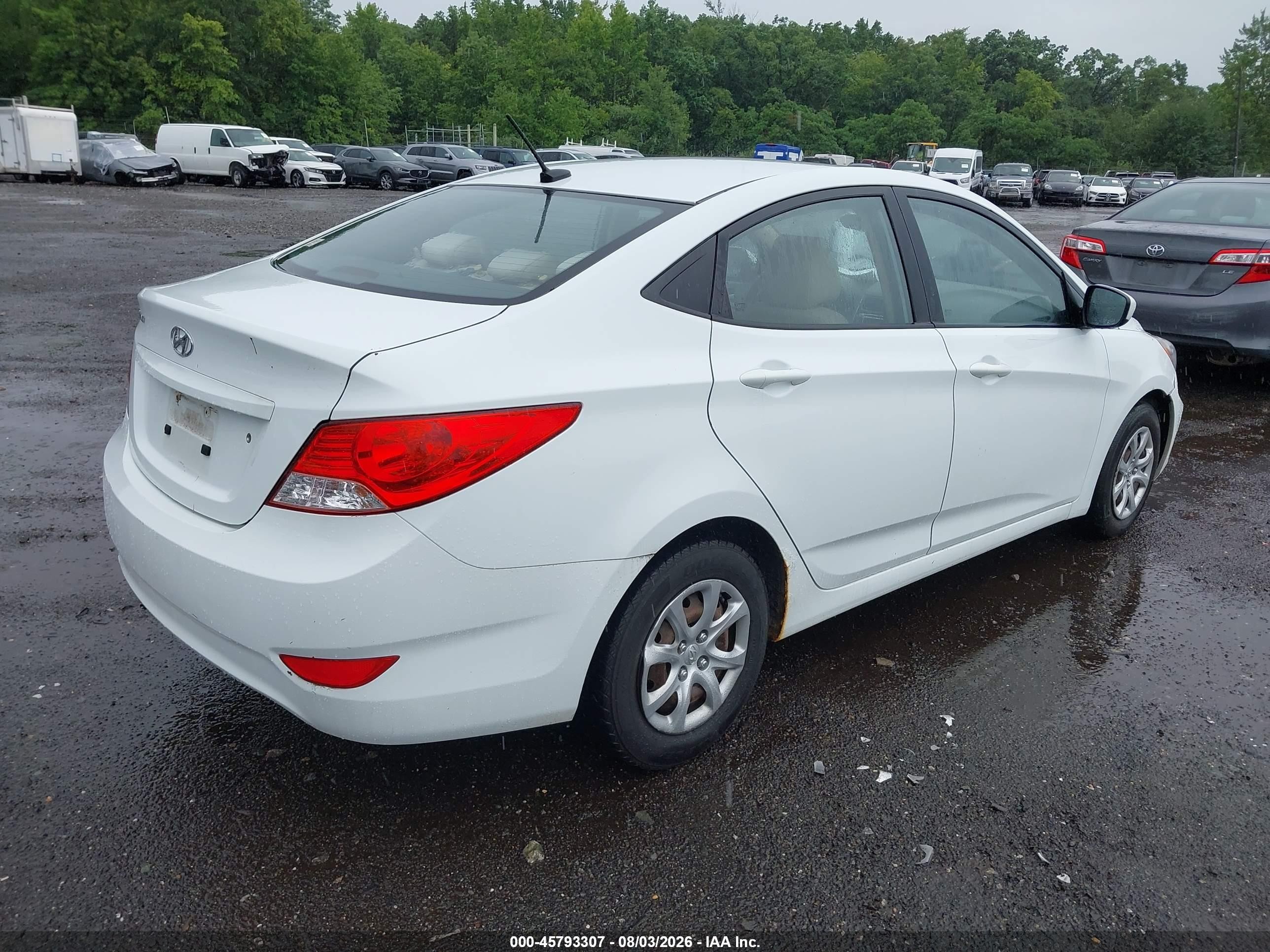 2013 Hyundai Accent Gls Белый vin: KMHCT4AEXDU561550