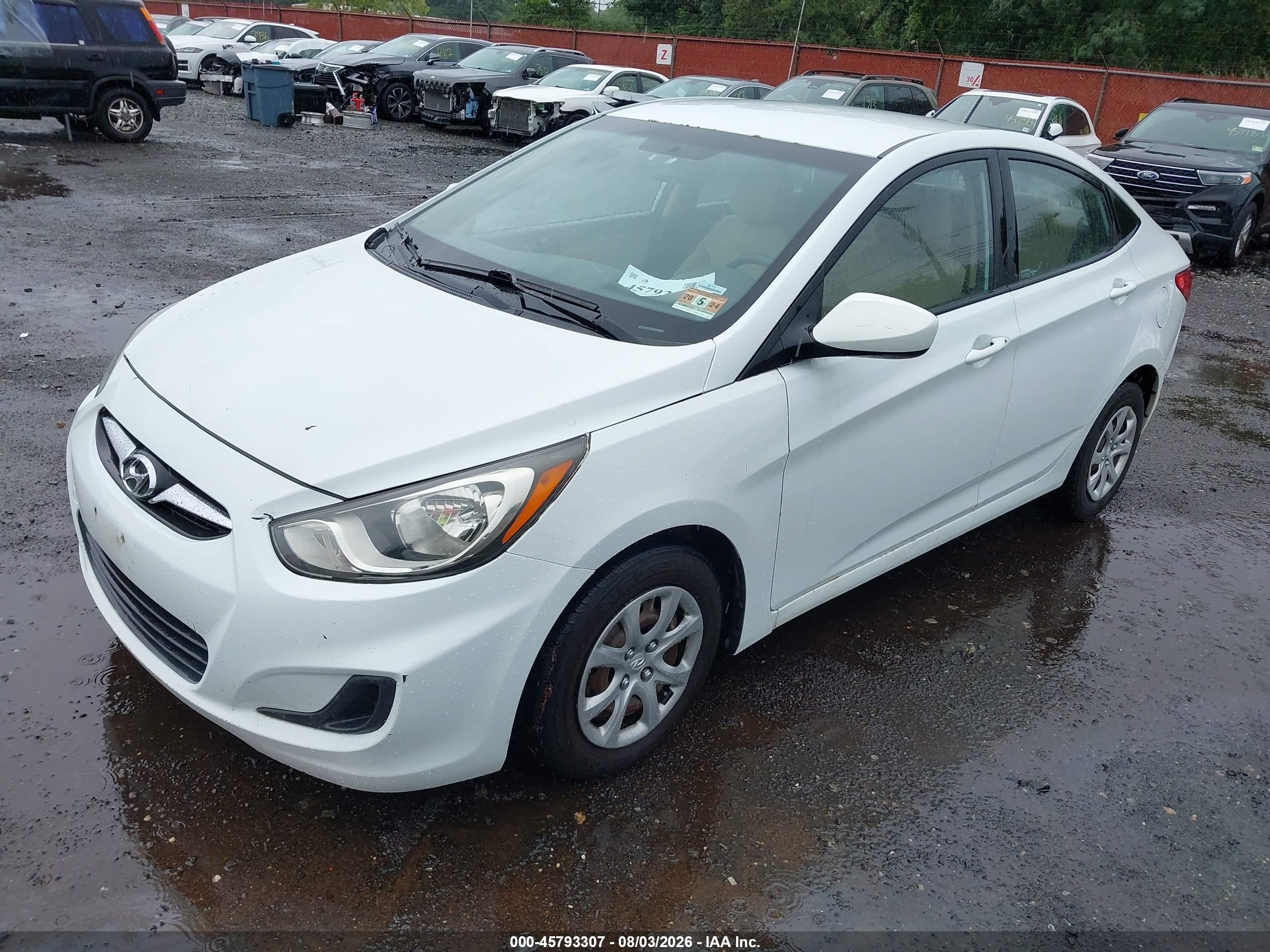 2013 Hyundai Accent Gls Белый vin: KMHCT4AEXDU561550