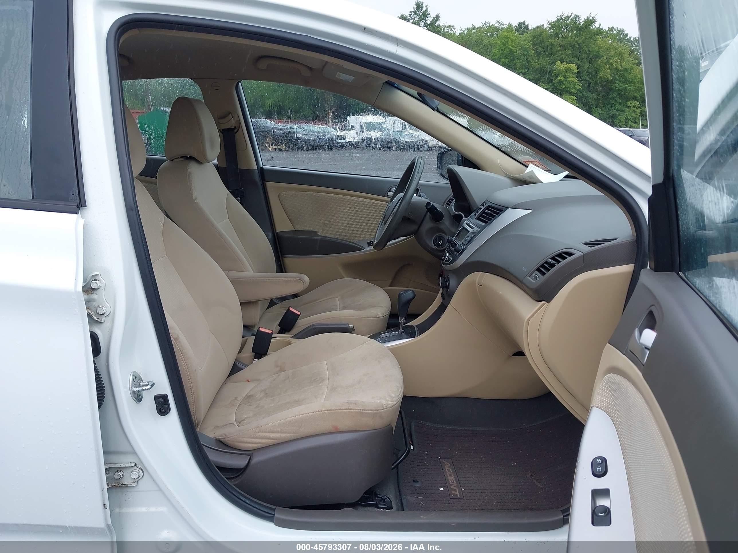 2013 Hyundai Accent Gls Белый vin: KMHCT4AEXDU561550