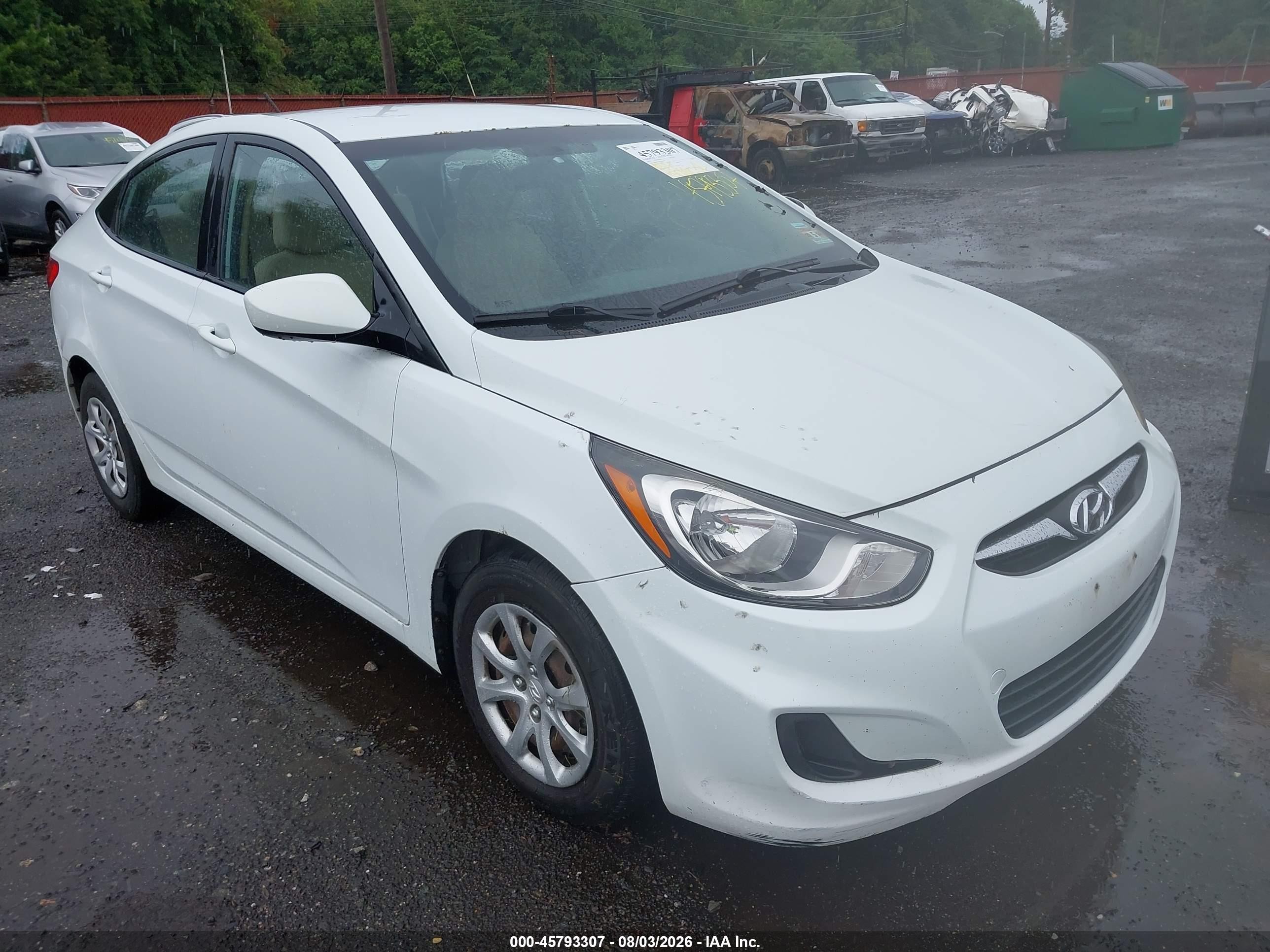 2013 Hyundai Accent Gls Белый vin: KMHCT4AEXDU561550