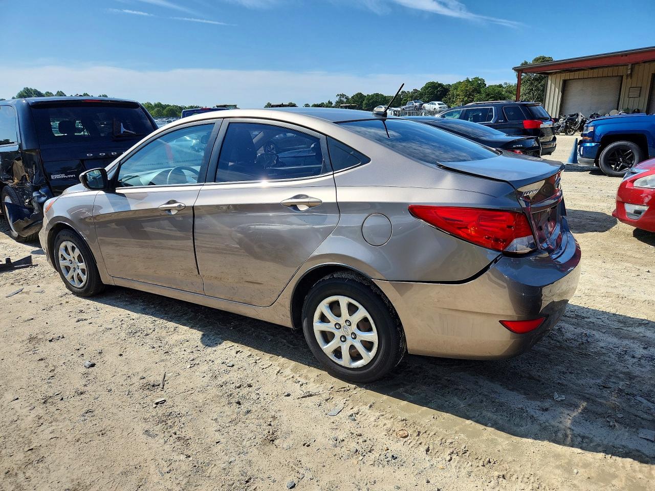 2013 Hyundai Accent Gls Tan vin: KMHCT4AEXDU562293