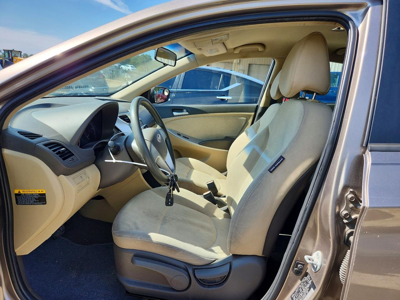 2013 Hyundai Accent Gls Tan vin: KMHCT4AEXDU562293
