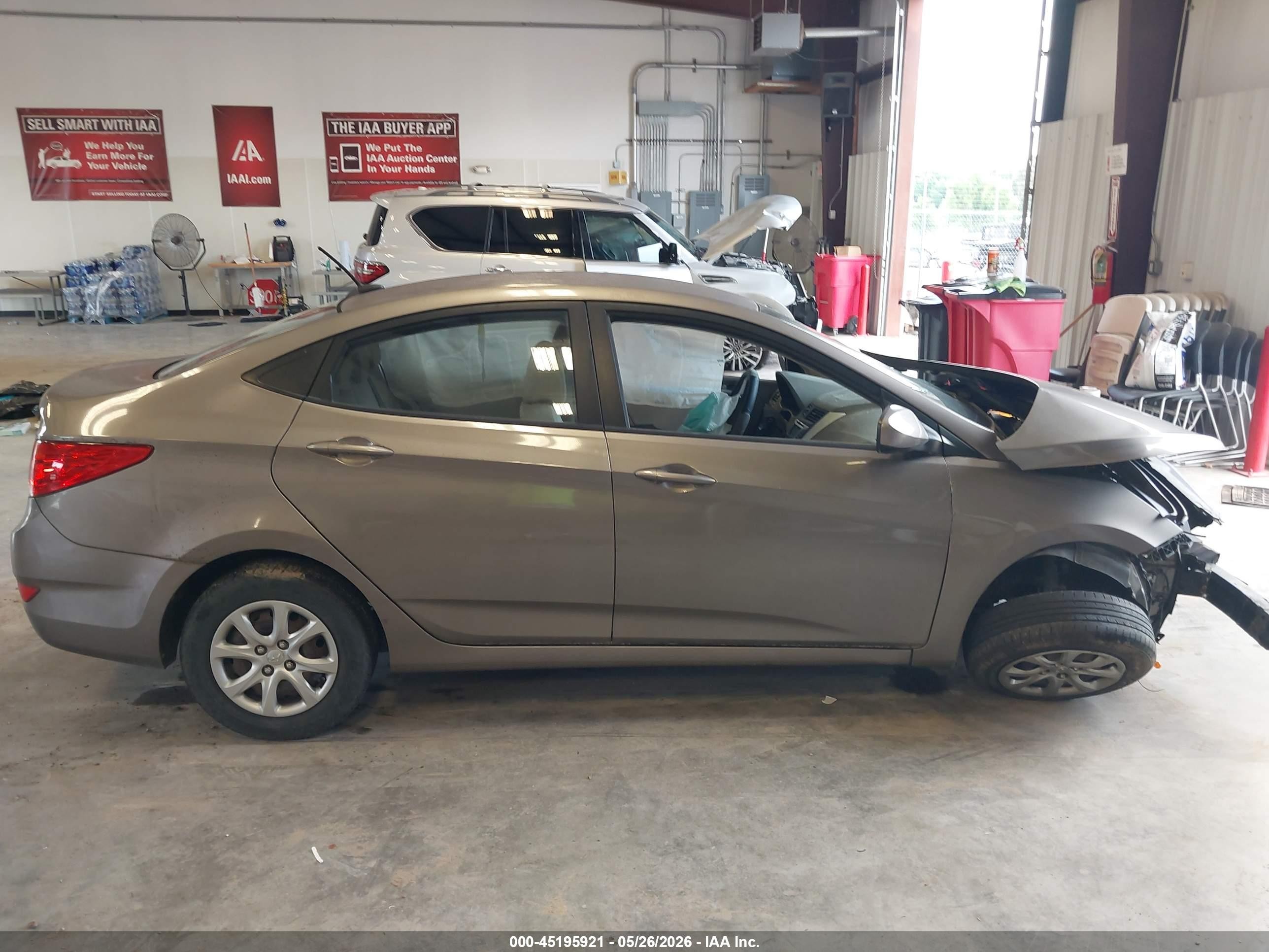 2013 Hyundai Accent Gls Brown vin: KMHCT4AEXDU579692