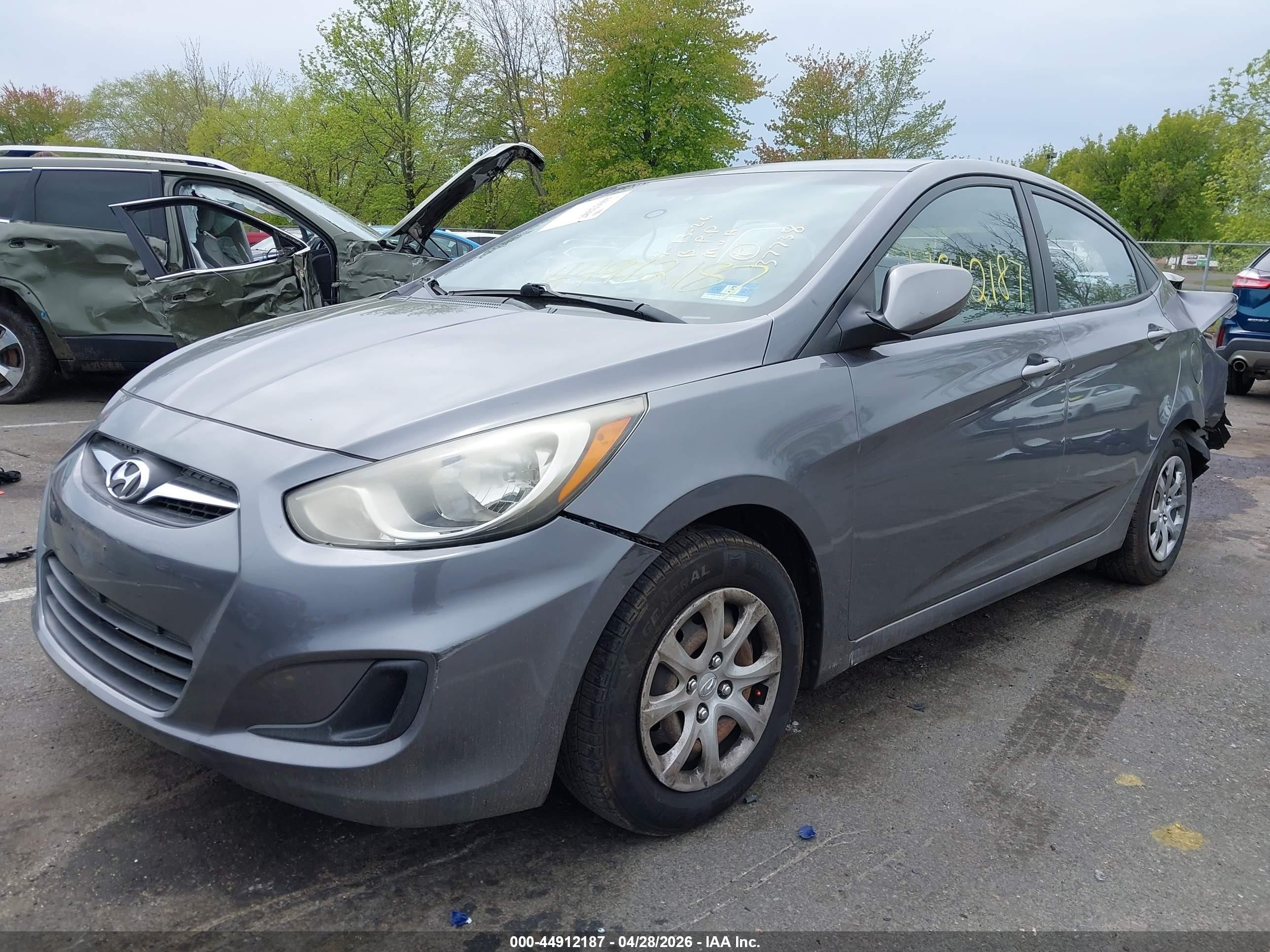 2014 Hyundai Accent Gls Gray vin: KMHCT4AEXEU635325