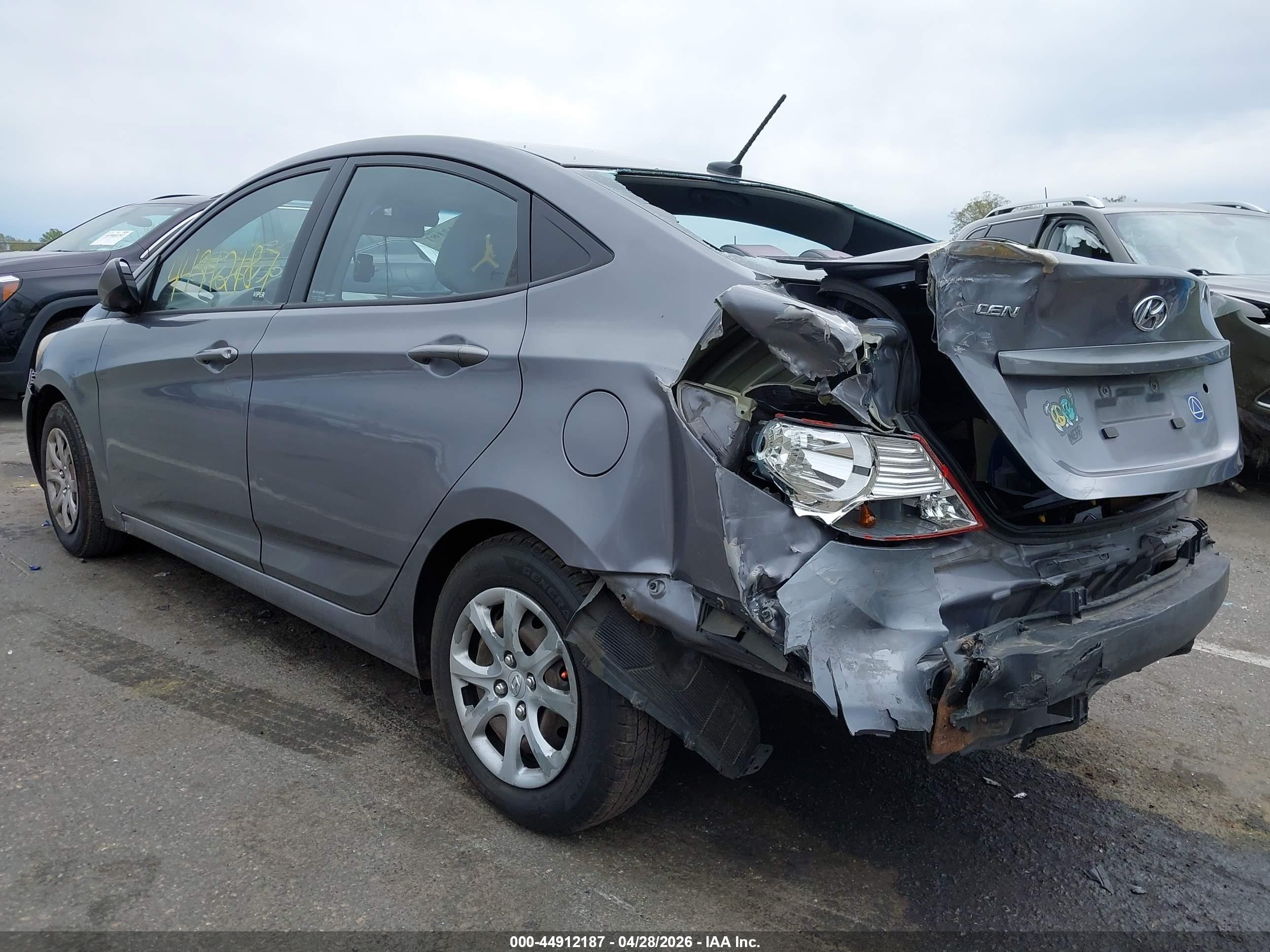 2014 Hyundai Accent Gls Gray vin: KMHCT4AEXEU635325