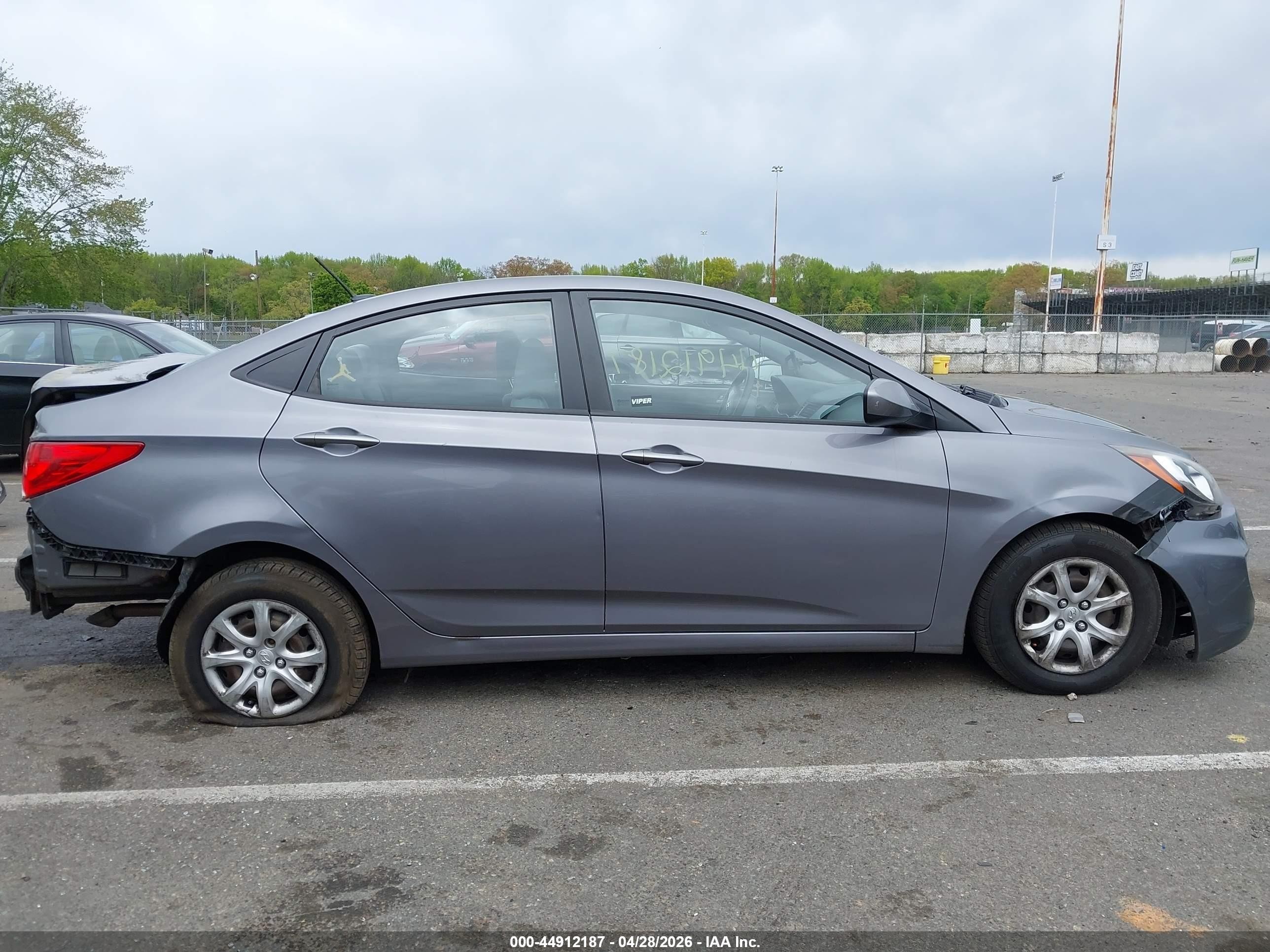 2014 Hyundai Accent Gls Gray vin: KMHCT4AEXEU635325