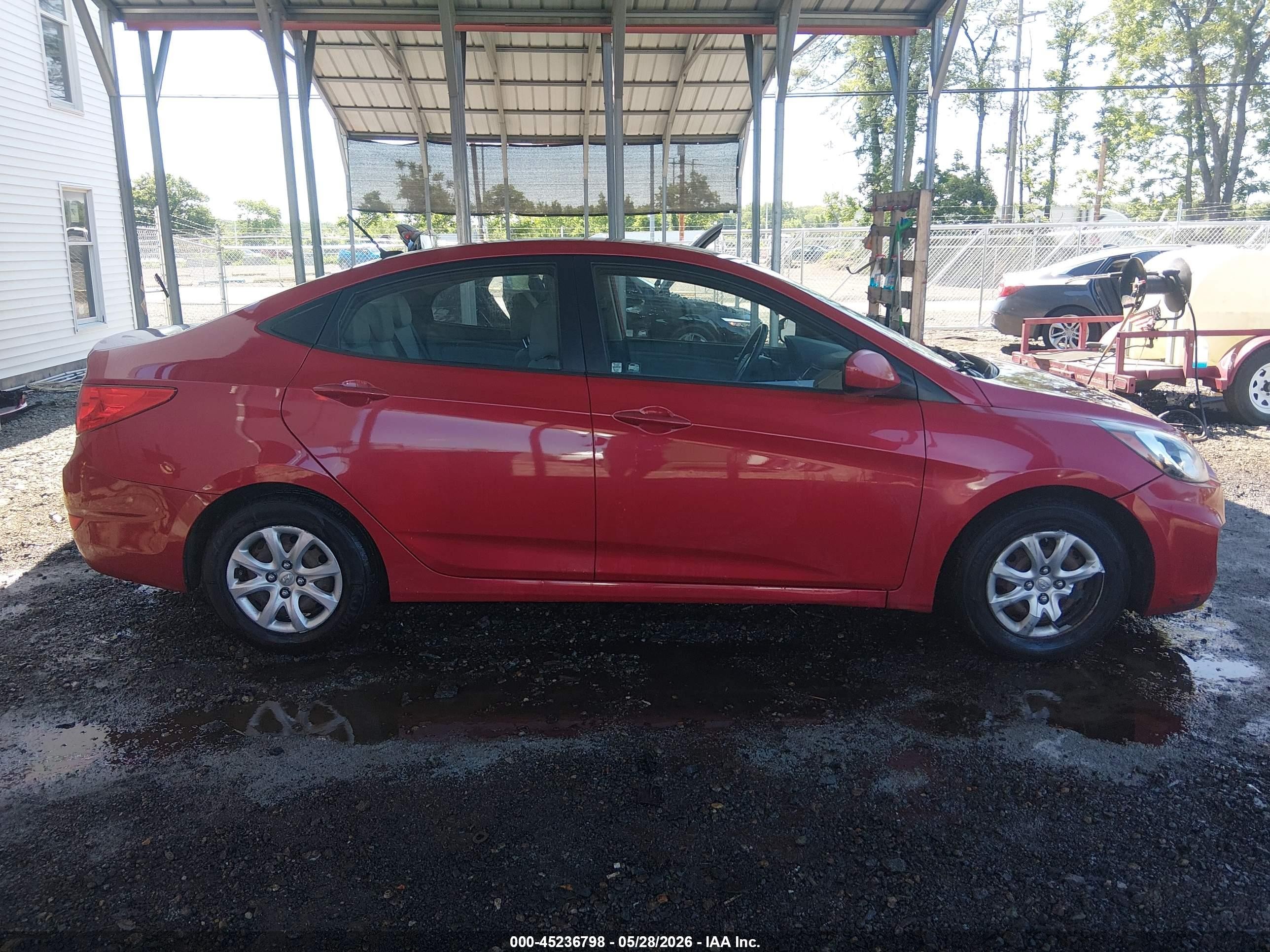 2014 Hyundai Accent Gls Red vin: KMHCT4AEXEU758686