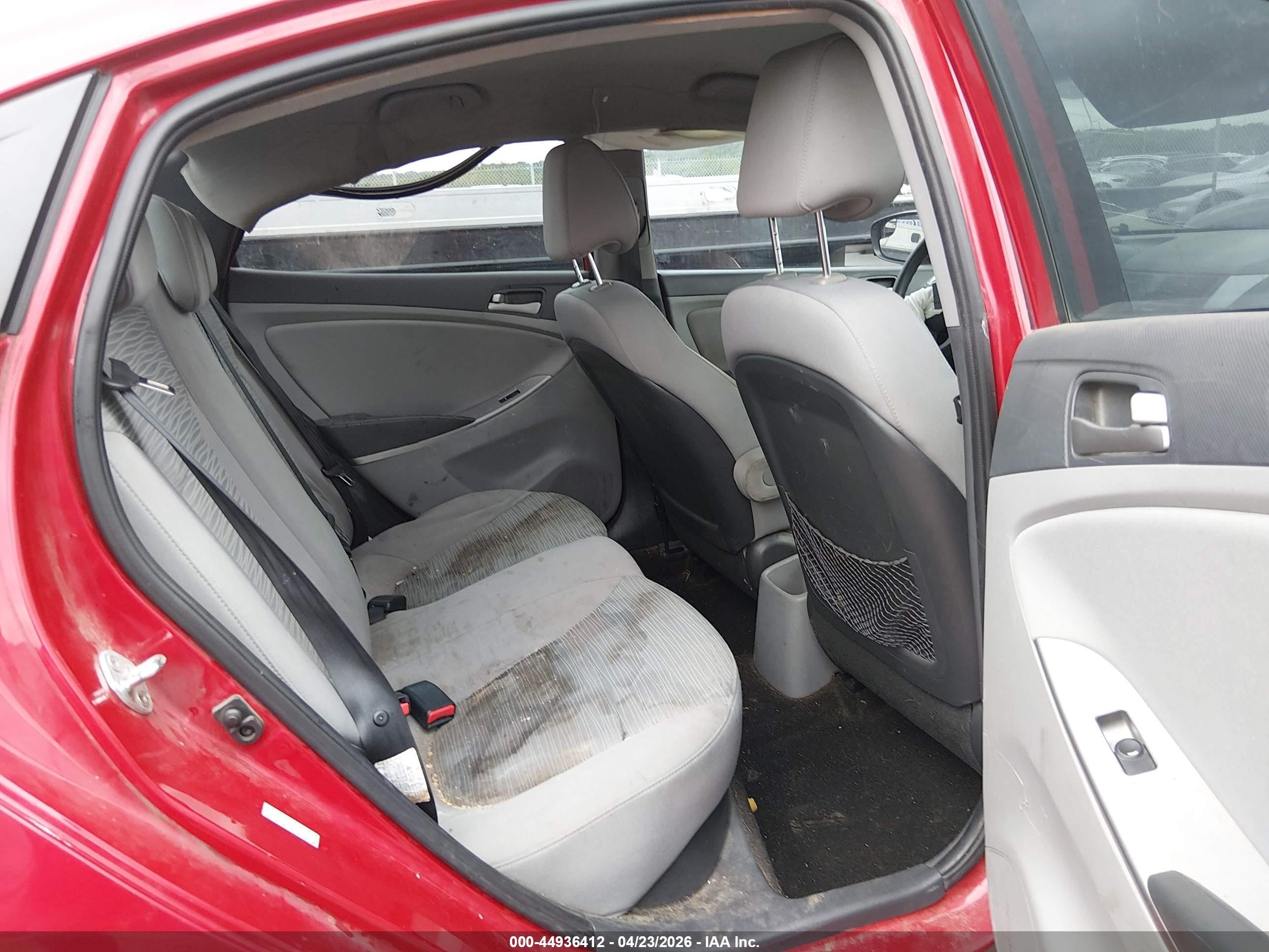 2015 Hyundai Accent Gls Red vin: KMHCT4AEXFU922536