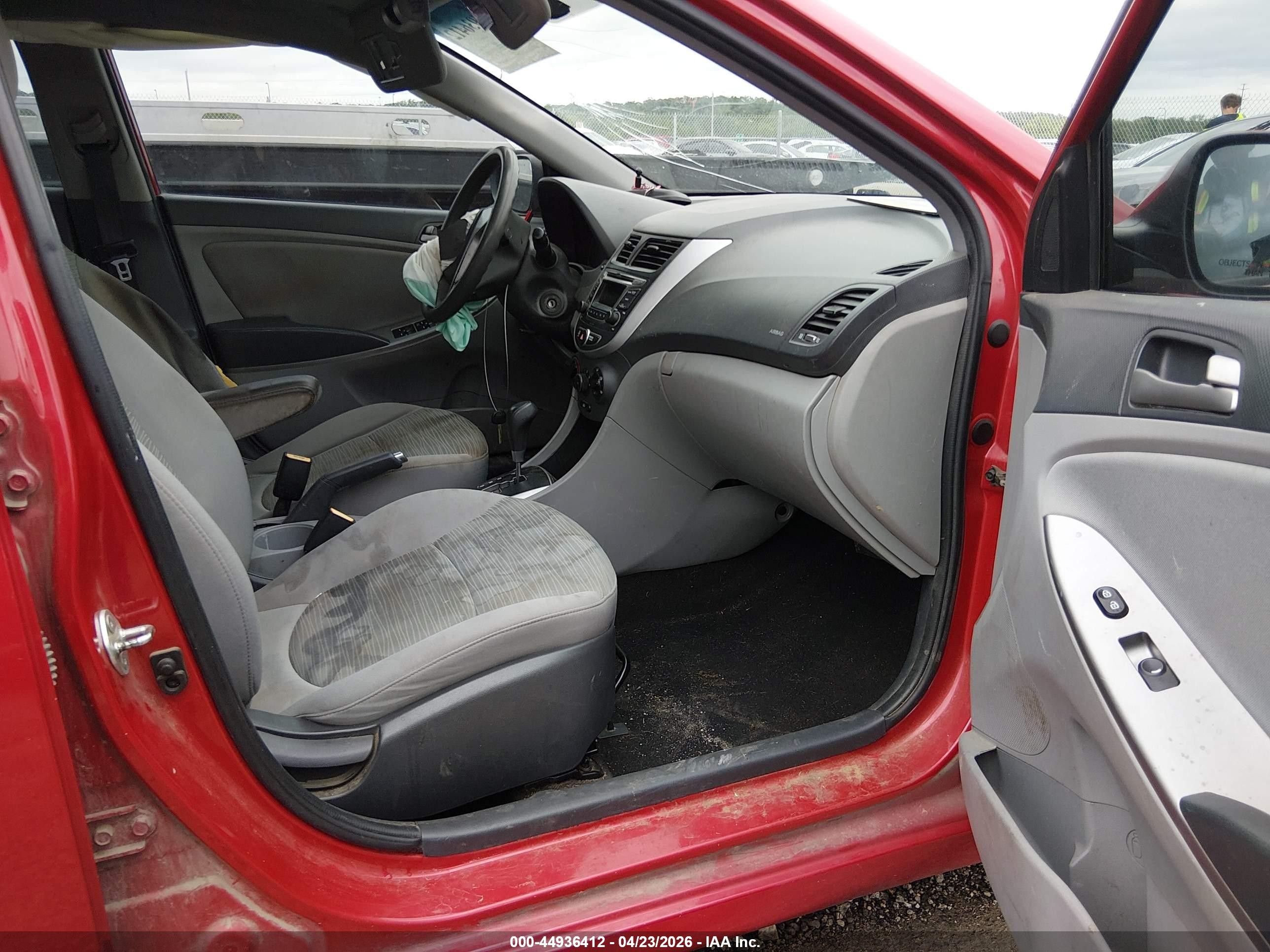 2015 Hyundai Accent Gls Red vin: KMHCT4AEXFU922536